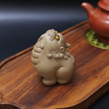 Yixing Zisha Handmade Gray Skyward Lion Tea Pet (Auspicious Guardian Style)