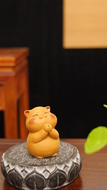 yellow fortune-inviting kitten handmade pottery figurine decor (tea pet) made by yixing purple clay