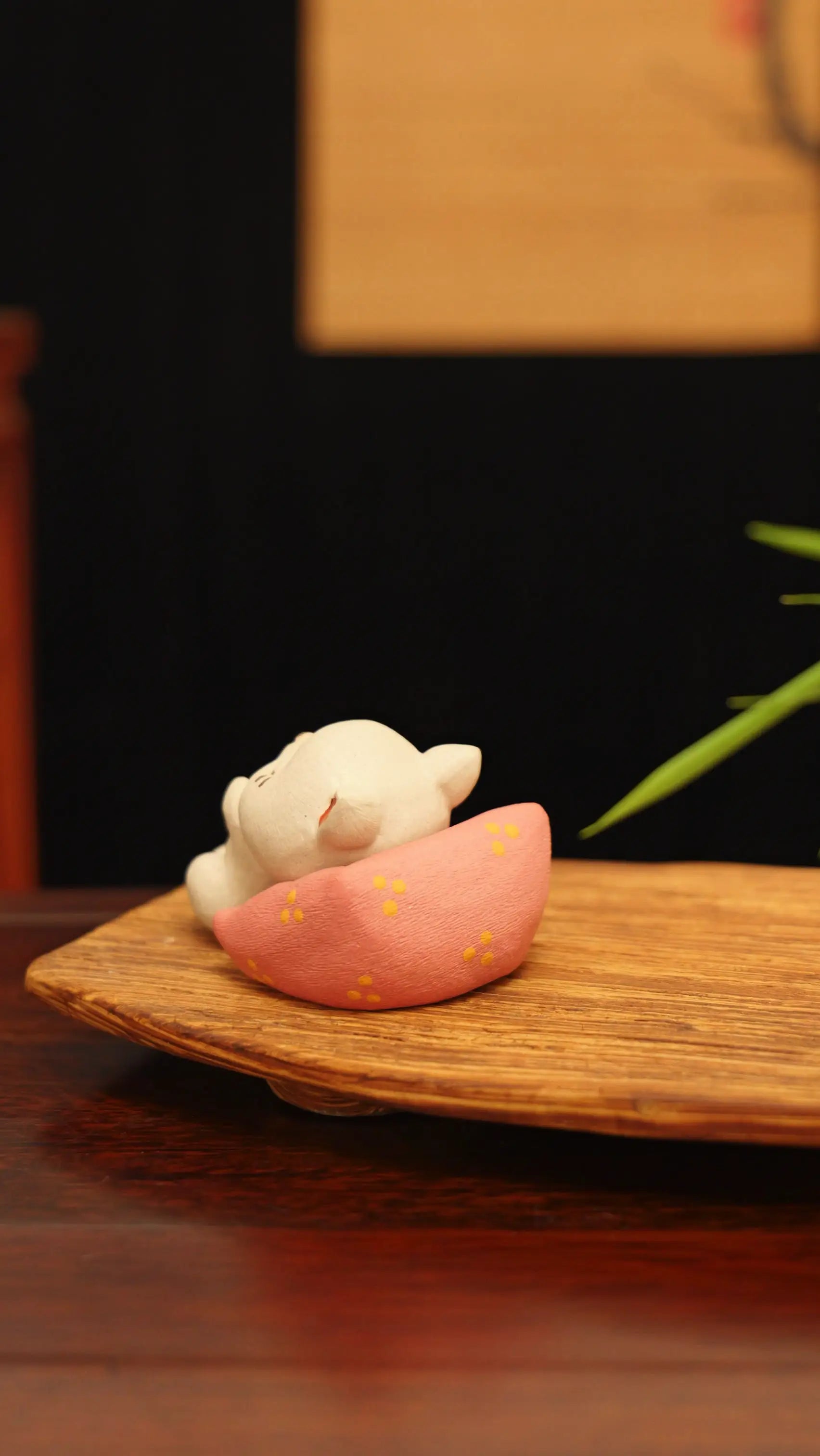 Yixing Clay Handmade Lazy Cat Tea Pet (Pillow Cute Style)