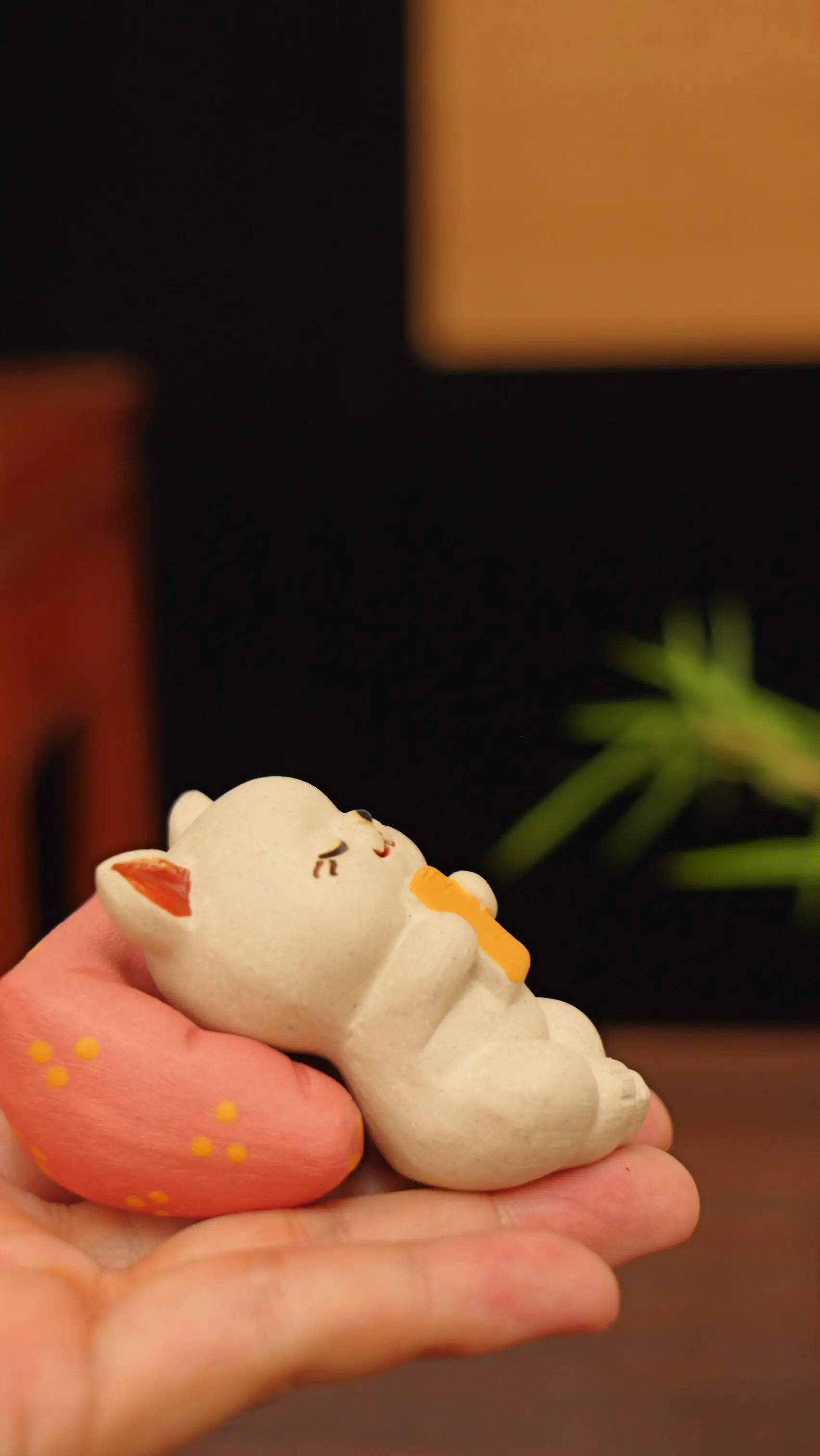 Yixing Clay Handmade Lazy Cat Tea Pet (Pillow Cute Style)