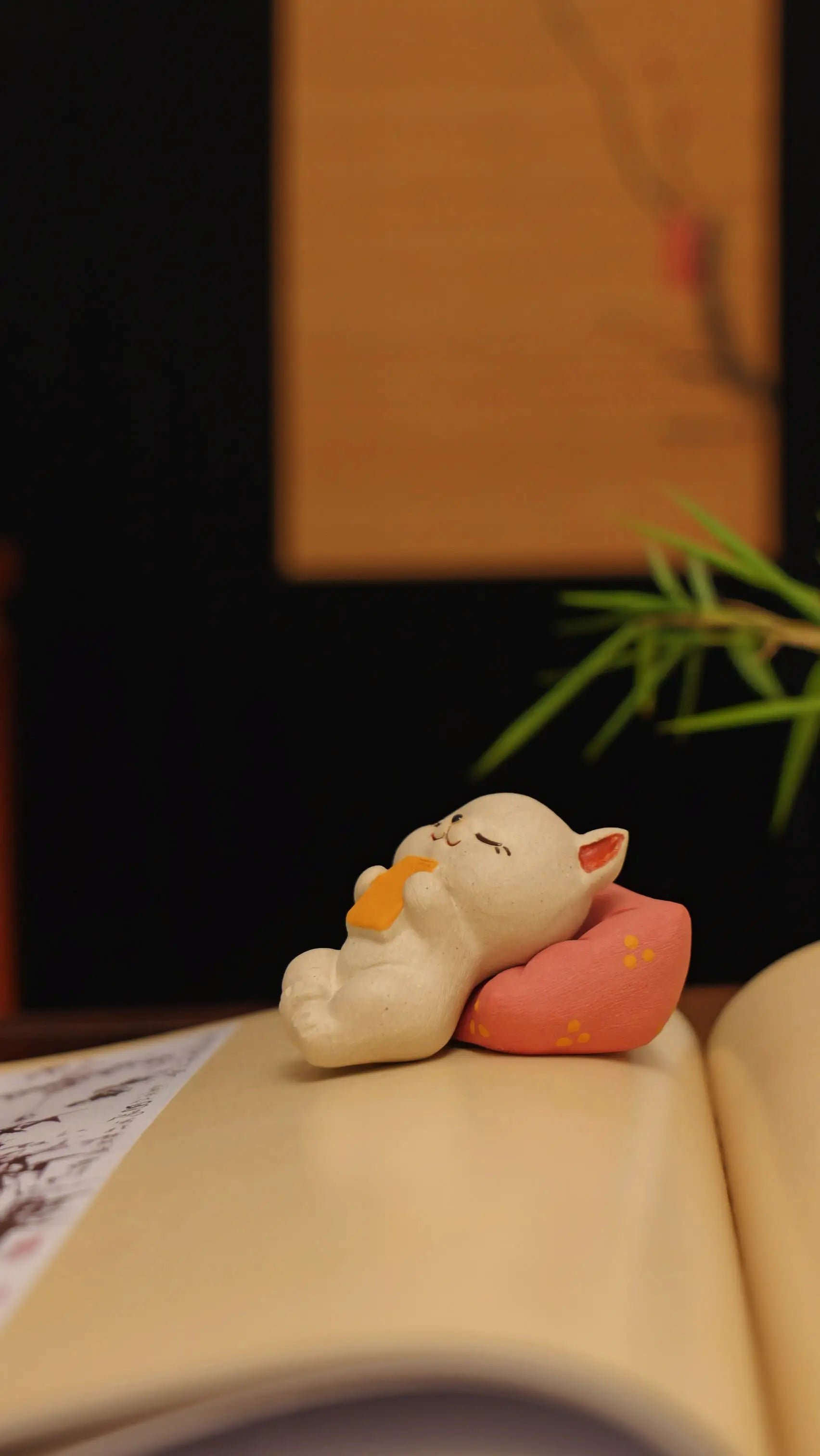 Yixing Clay Handmade Lazy Cat Tea Pet (Pillow Cute Style)
