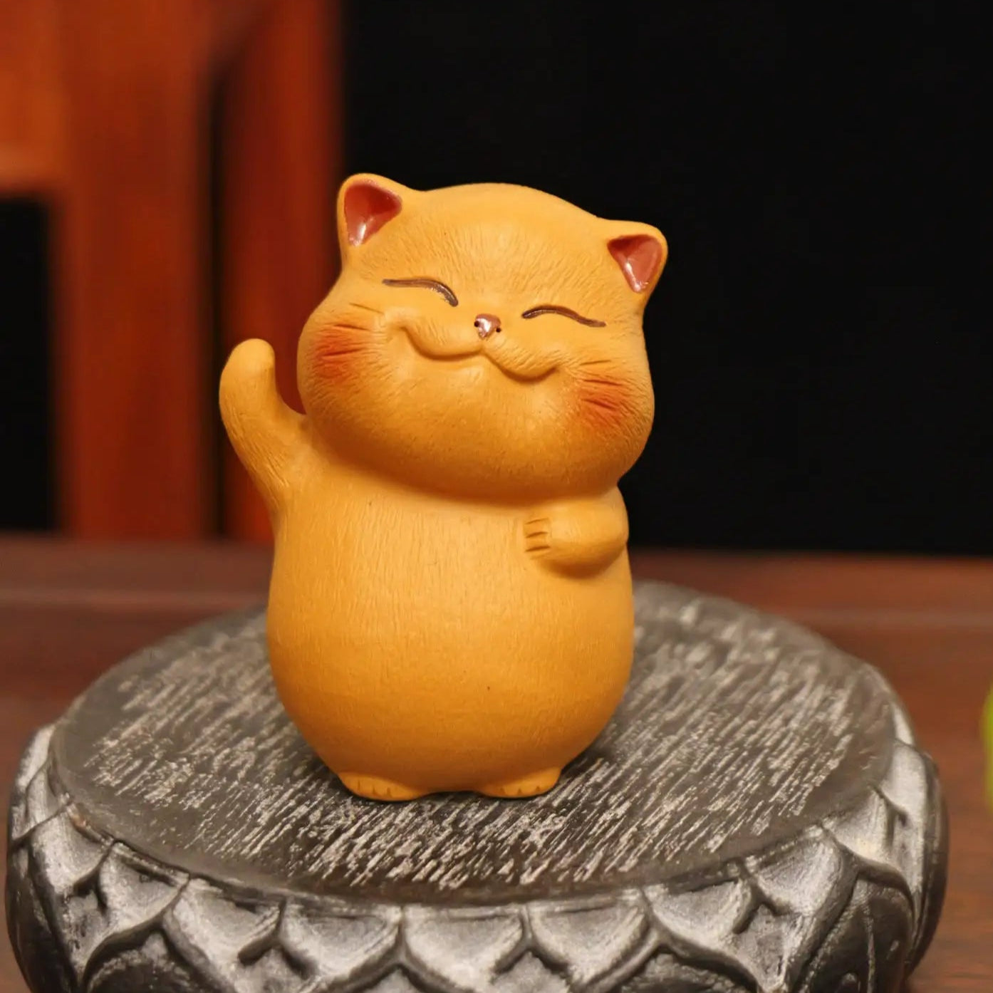Yixing Handmade Lucky Waving Cat Tea Pet (Fortune Style)