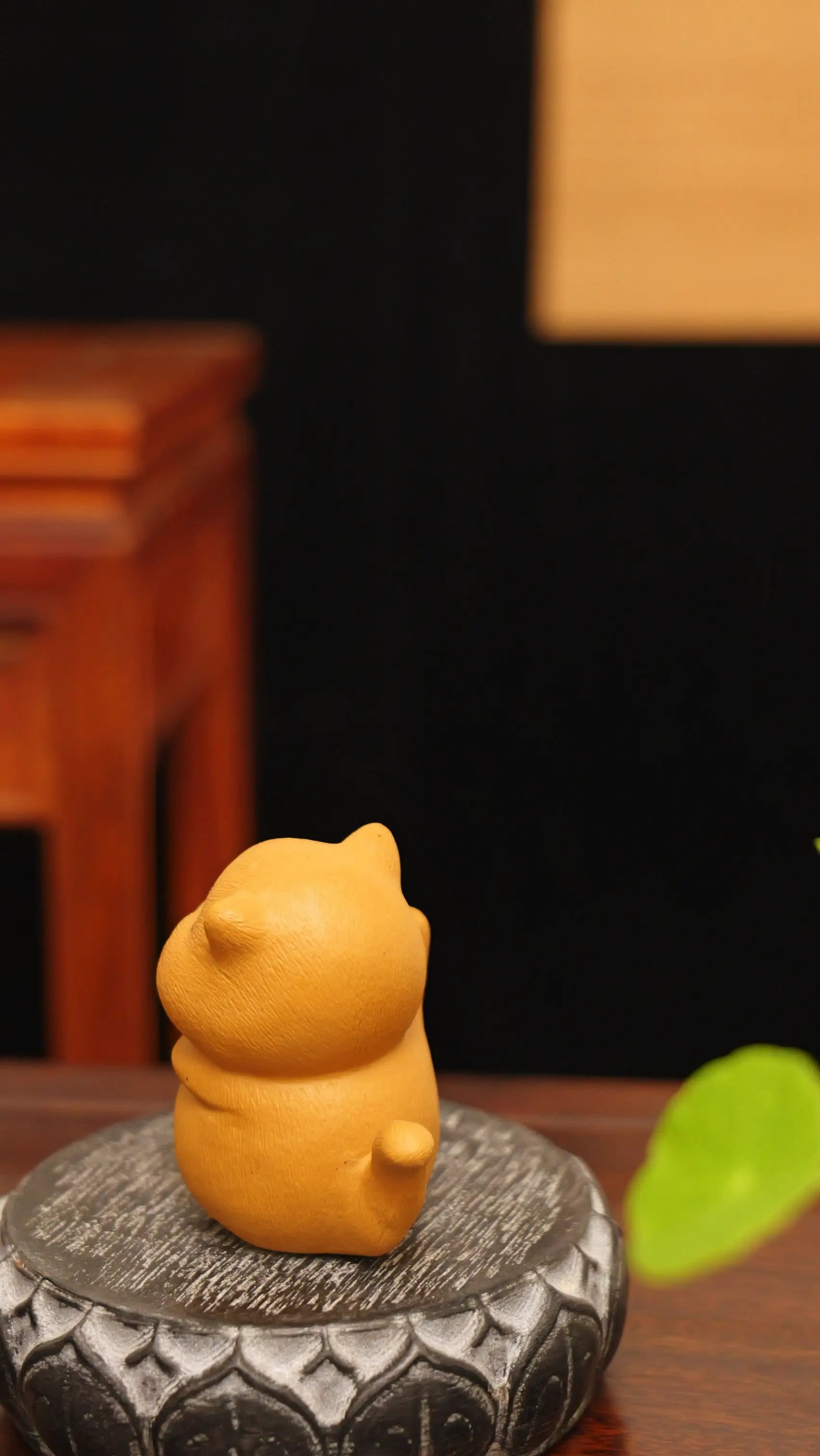 Yixing Handmade Lucky Waving Cat Tea Pet (Fortune Style)