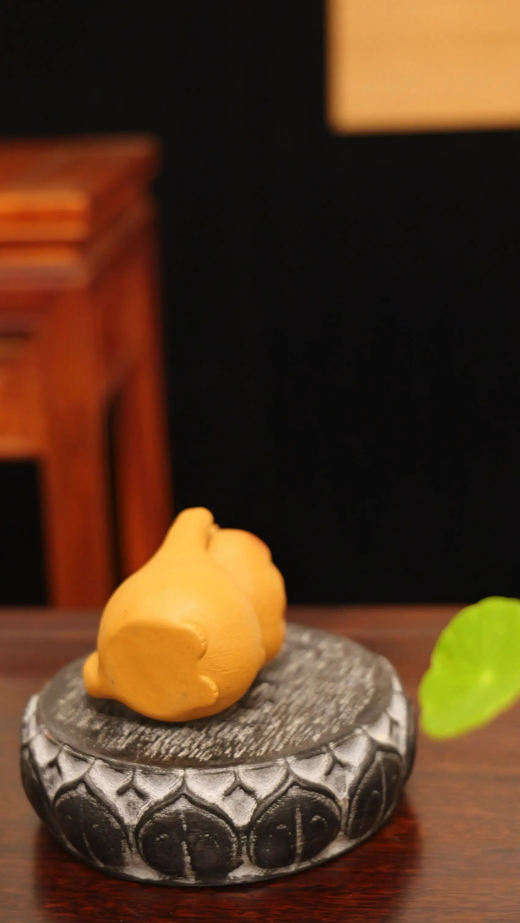 Yixing Handmade Lucky Waving Cat Tea Pet (Fortune Style)