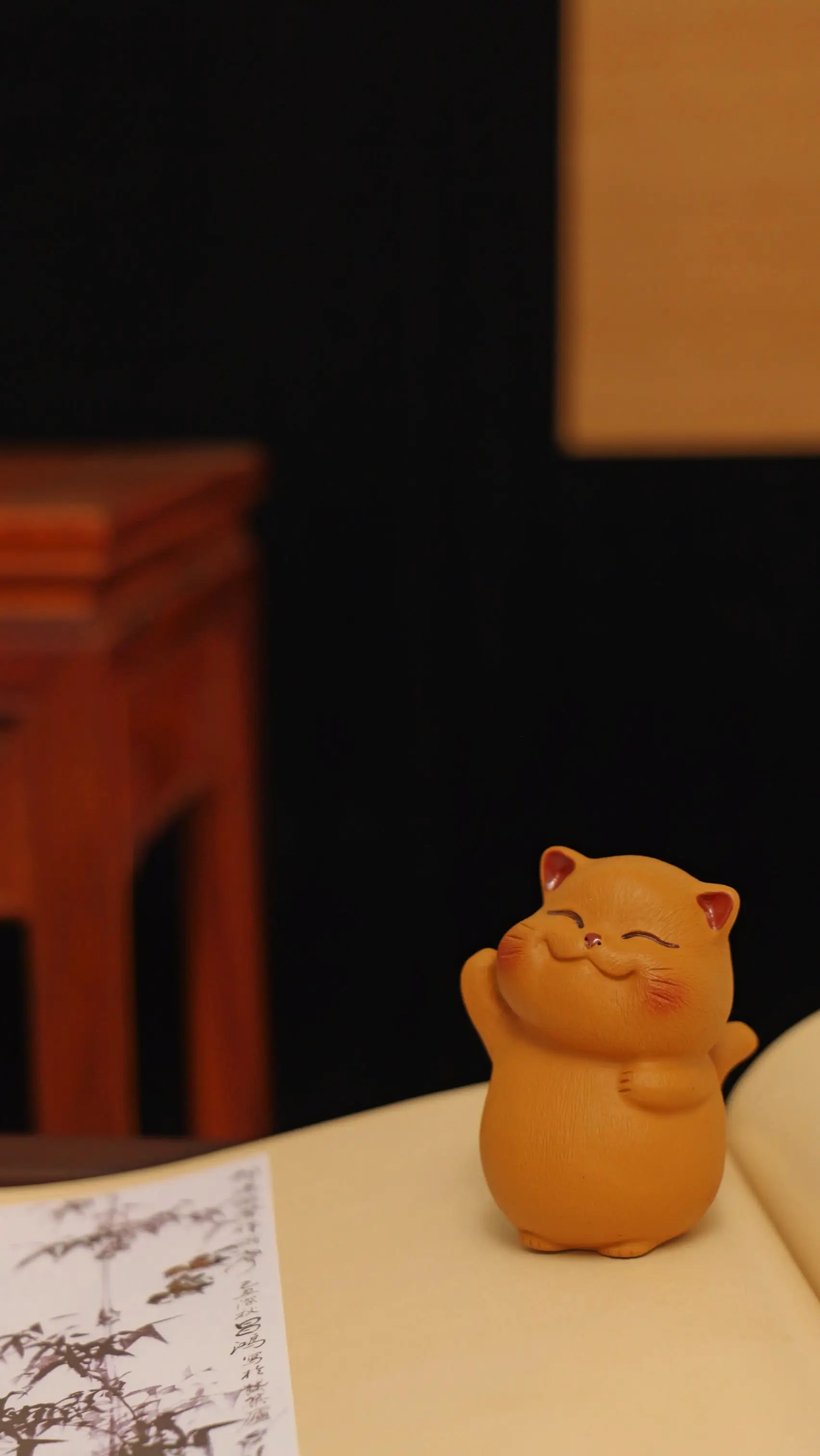 Yixing Handmade Lucky Waving Cat Tea Pet (Fortune Style)