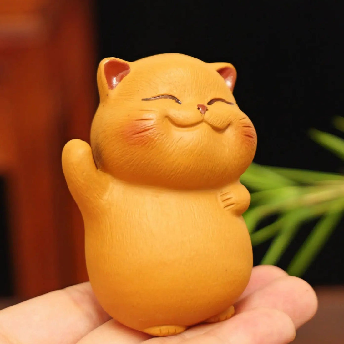 Yixing Handmade Lucky Waving Cat Tea Pet (Fortune Style)