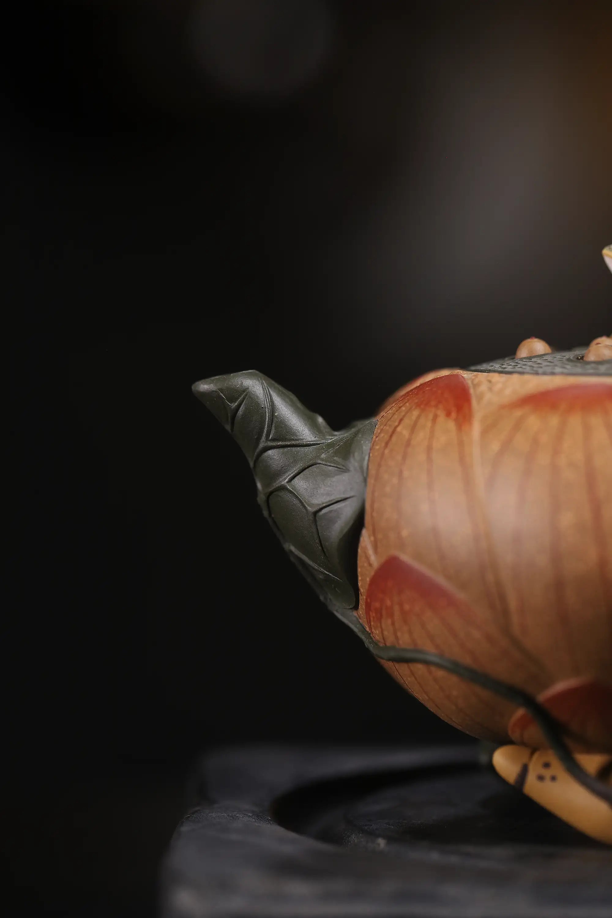 Lotus & Frog Design Fully Handmade Duan Clay 'Lotus Shape' Yixing Teapot & Cup Set