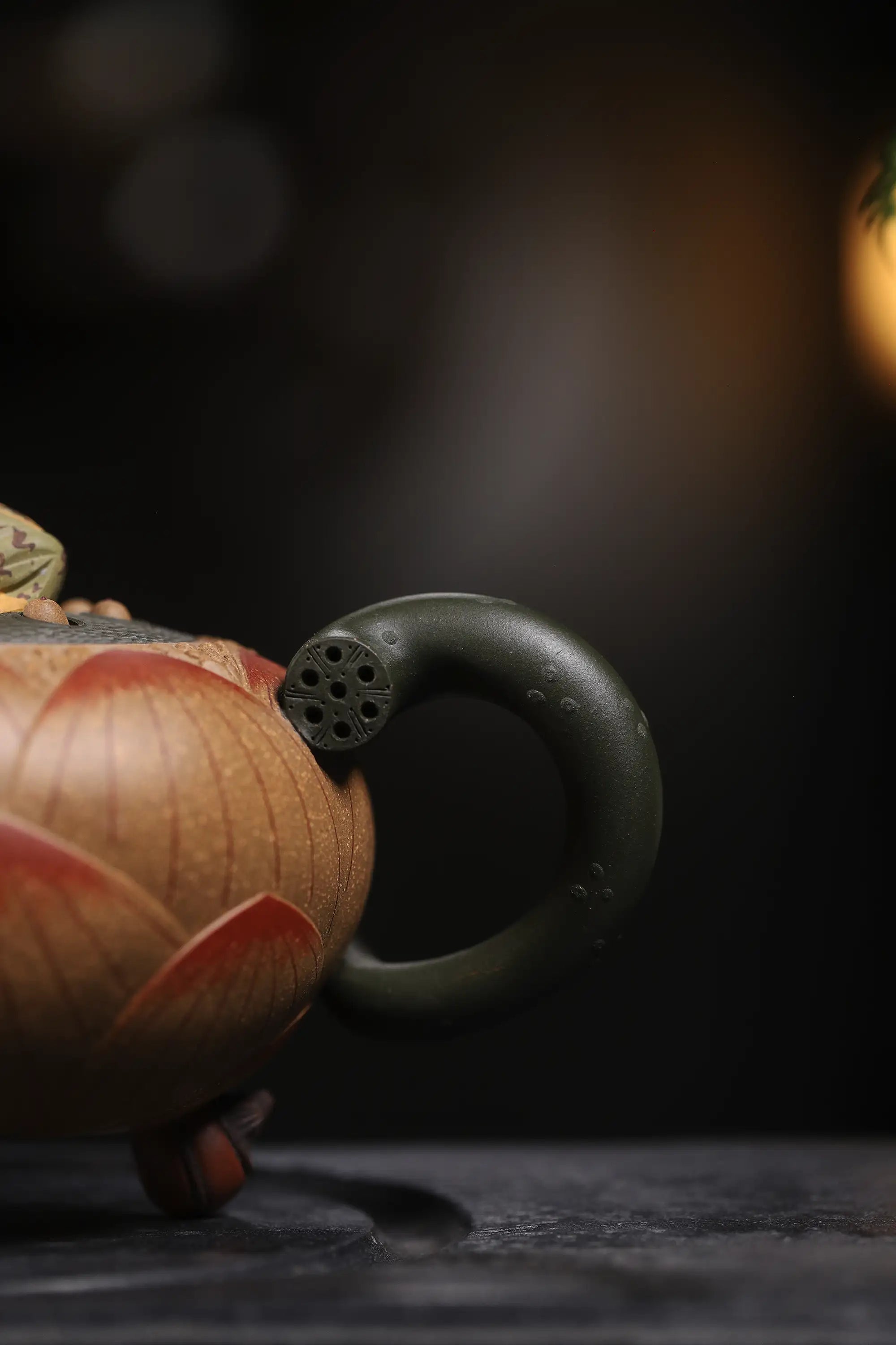 Lotus & Frog Design Fully Handmade Duan Clay 'Lotus Shape' Yixing Teapot & Cup Set