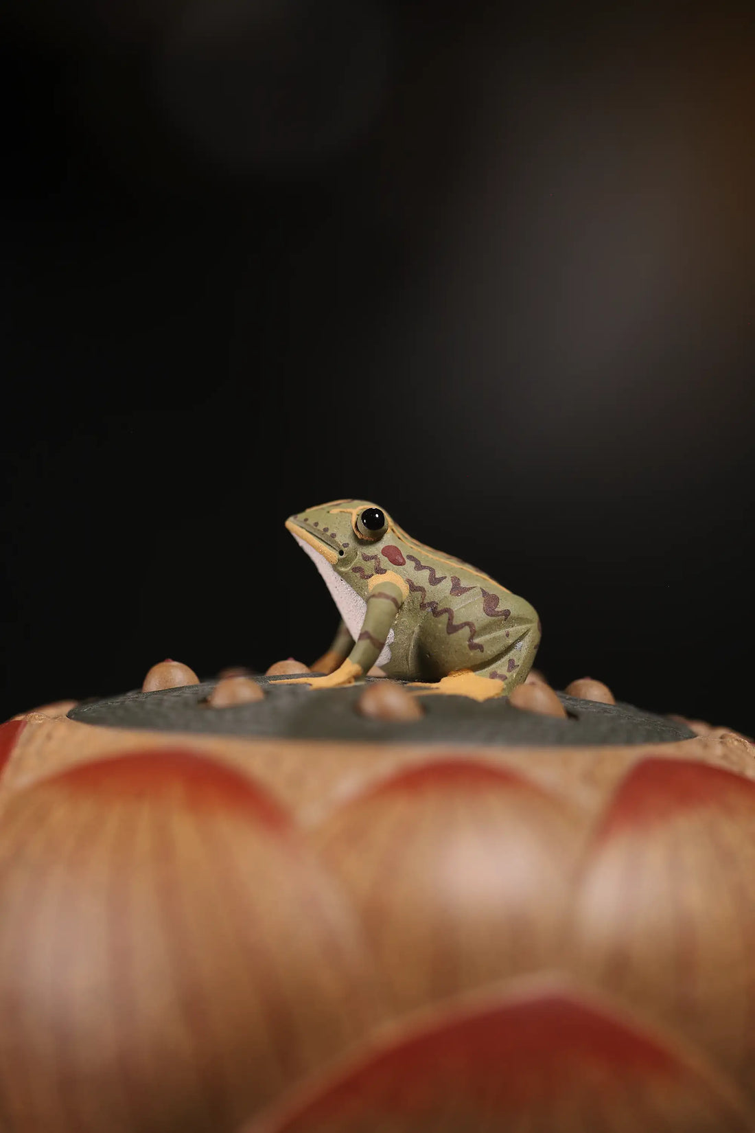 Lotus & Frog Design Fully Handmade Duan Clay 'Lotus Shape' Yixing Teapot & Cup Set