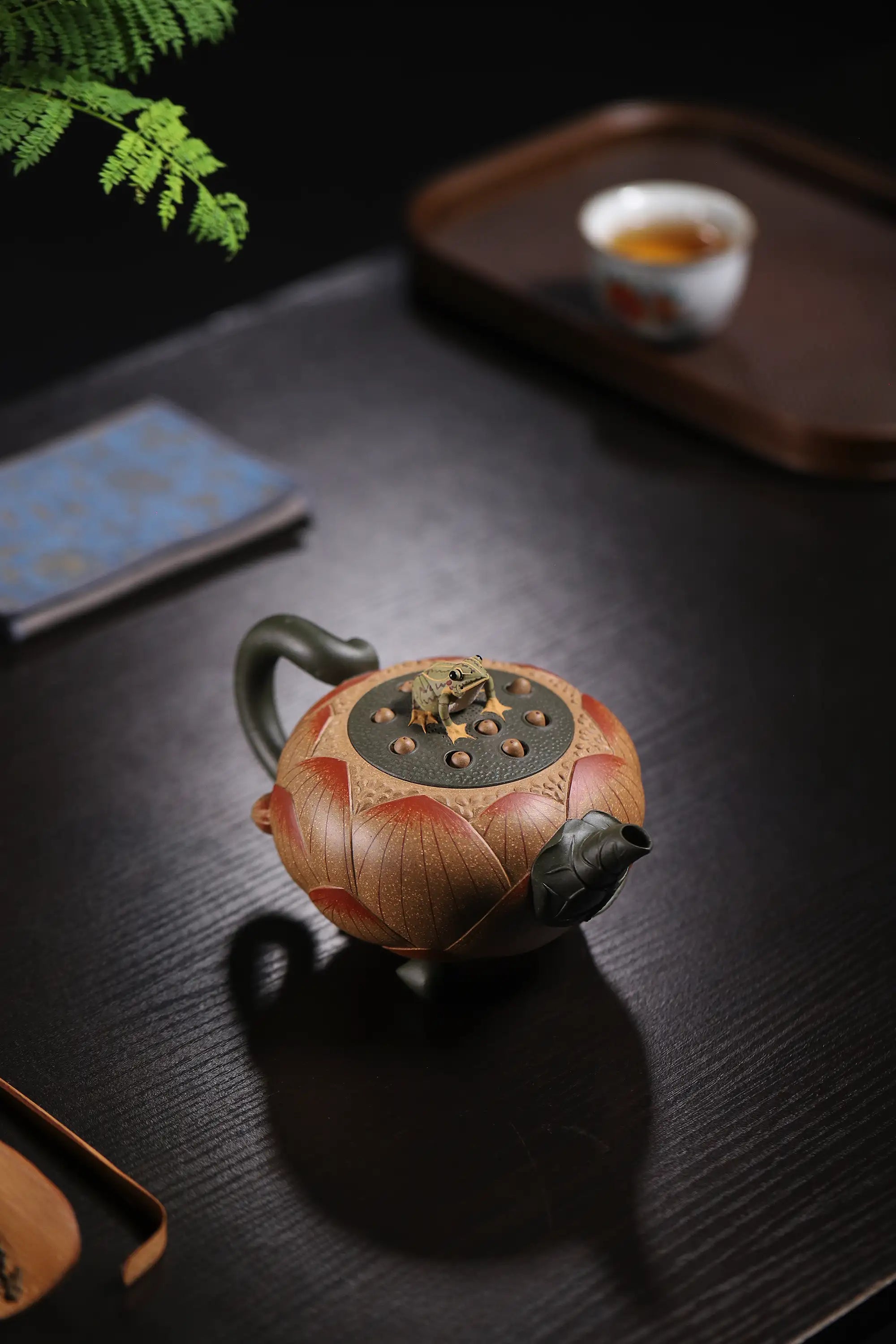 Lotus & Frog Design Fully Handmade Duan Clay 'Lotus Shape' Yixing Teapot & Cup Set