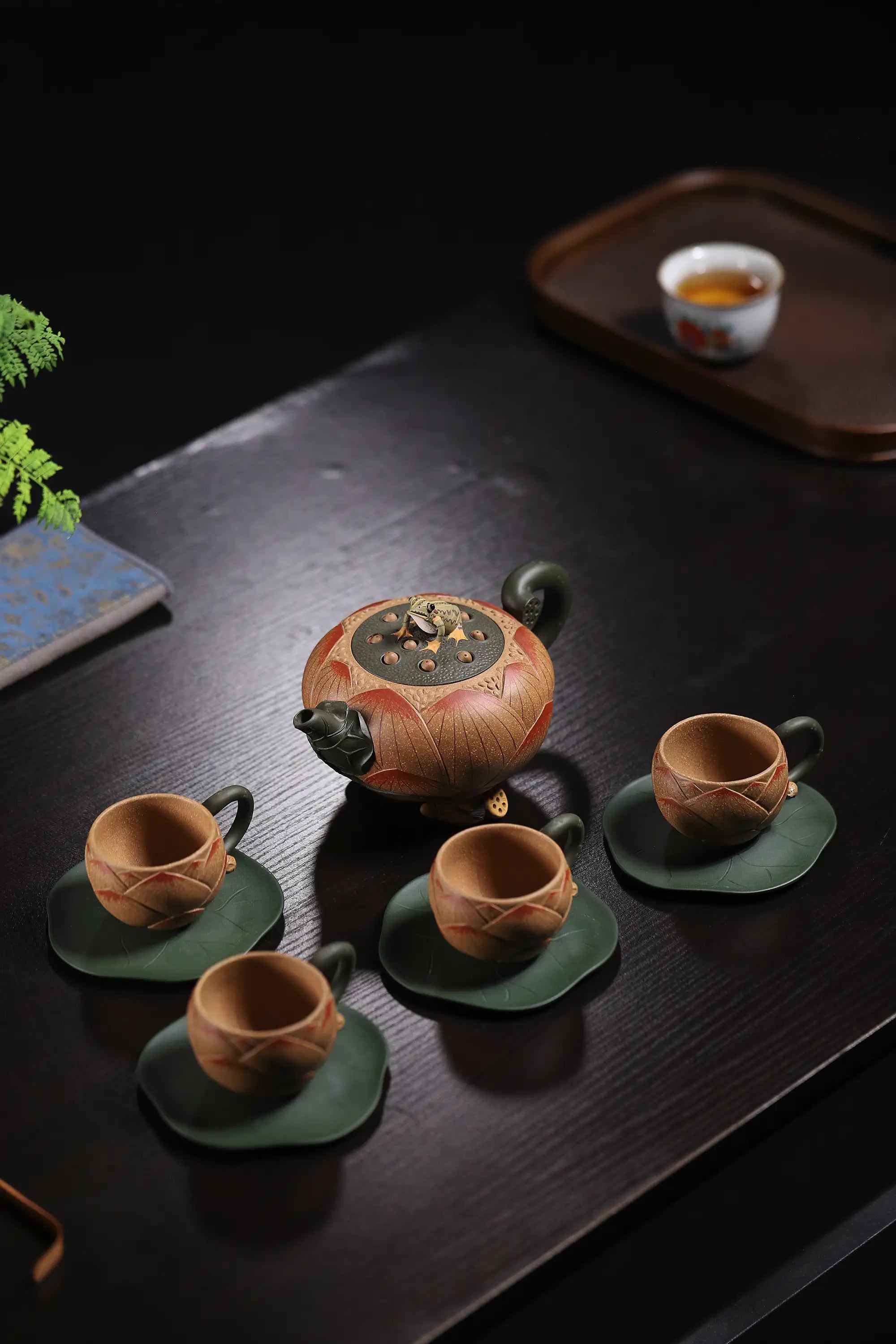 Lotus & Frog Design Fully Handmade Duan Clay 'Lotus Shape' Yixing Teapot & Cup Set