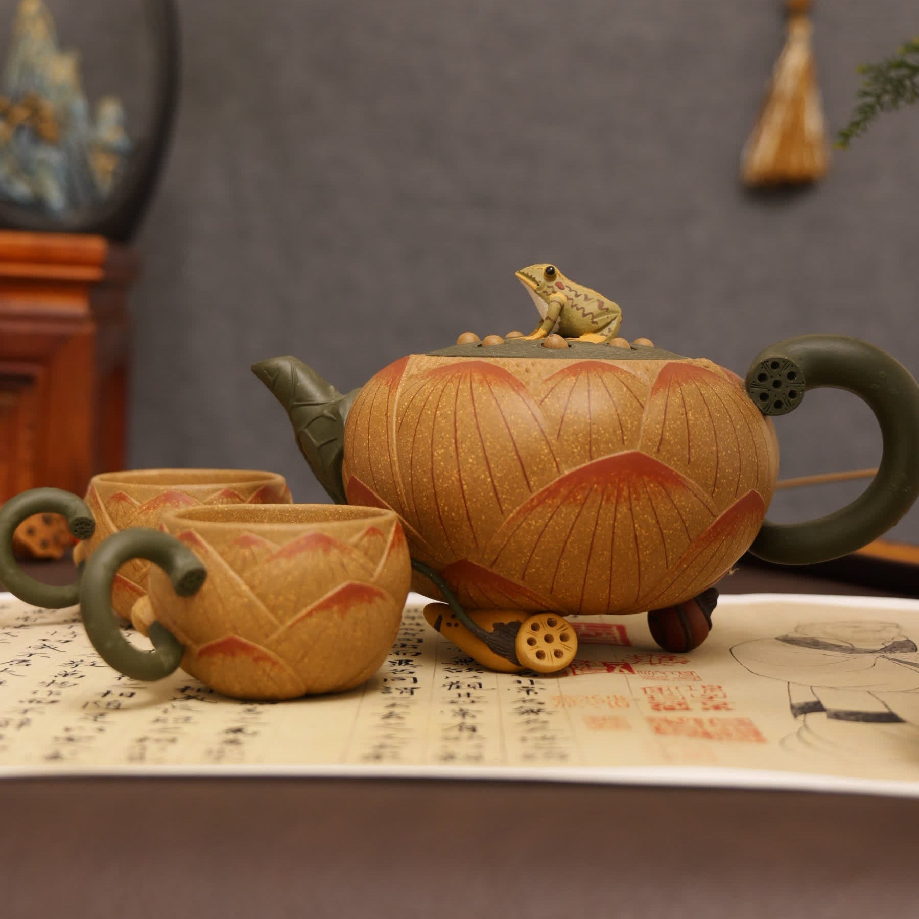 Lotus & Frog Design Fully Handmade Duan Clay 'Lotus Shape' Yixing Teapot & Cup Set