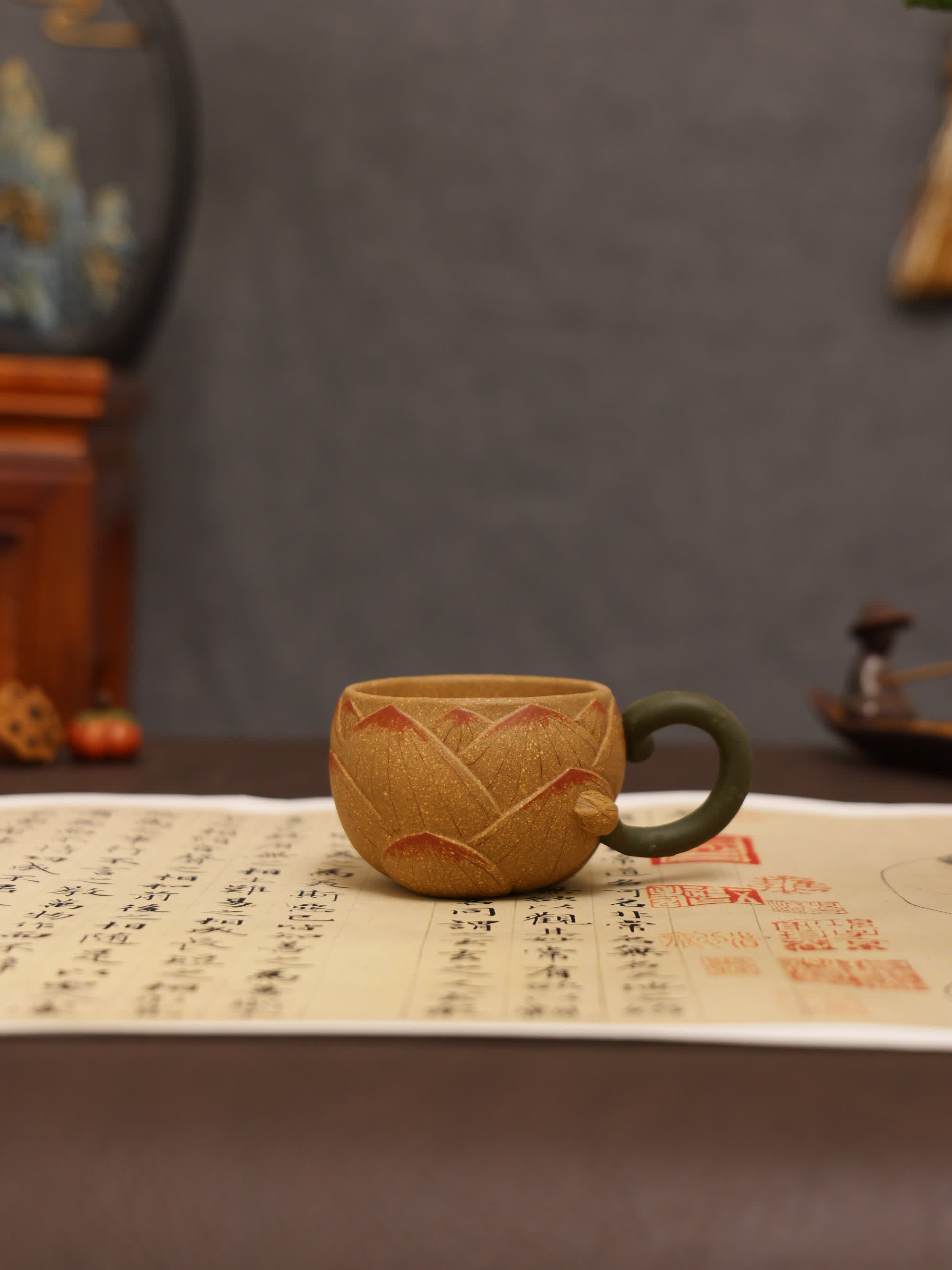 Lotus & Frog Design Fully Handmade Duan Clay 'Lotus Shape' Yixing Teapot & Cup Set