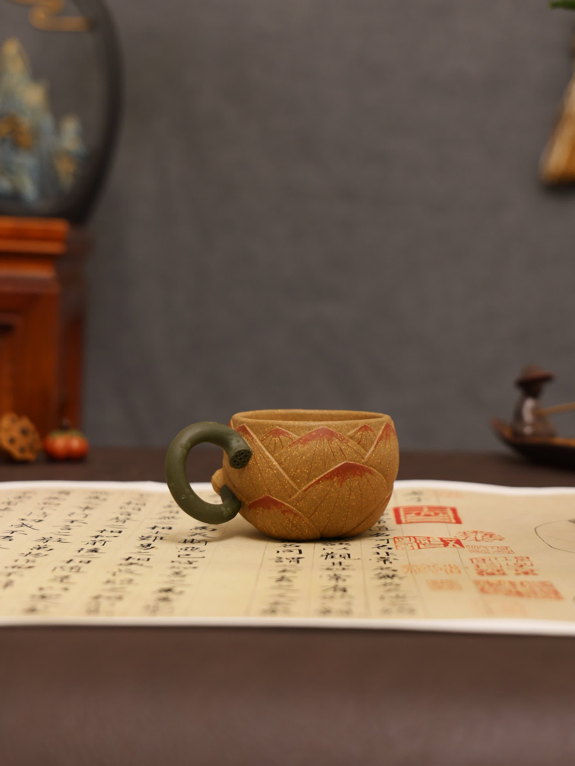 Lotus & Frog Design Fully Handmade Duan Clay 'Lotus Shape' Yixing Teapot & Cup Set