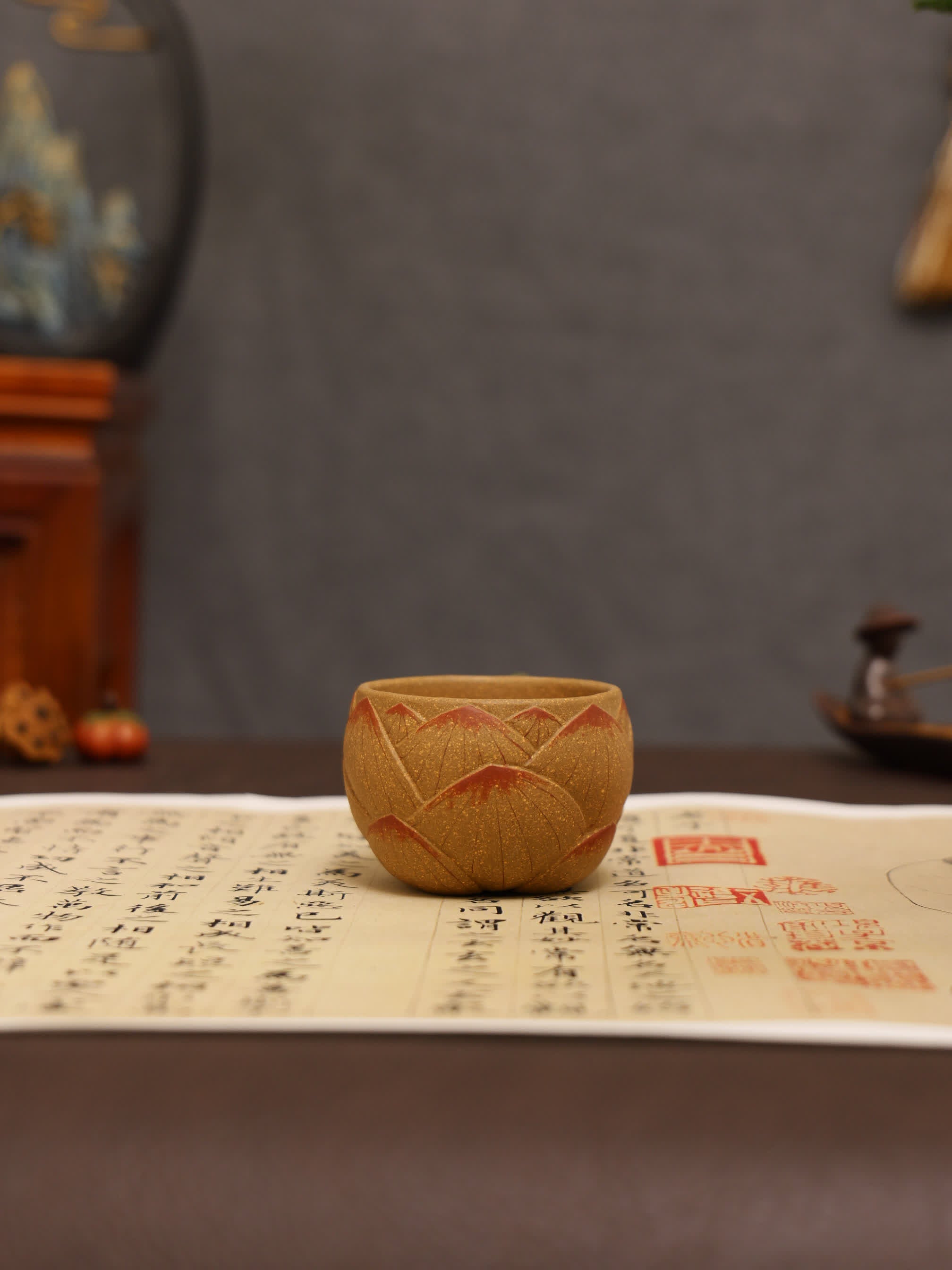 Lotus & Frog Design Fully Handmade Duan Clay 'Lotus Shape' Yixing Teapot & Cup Set