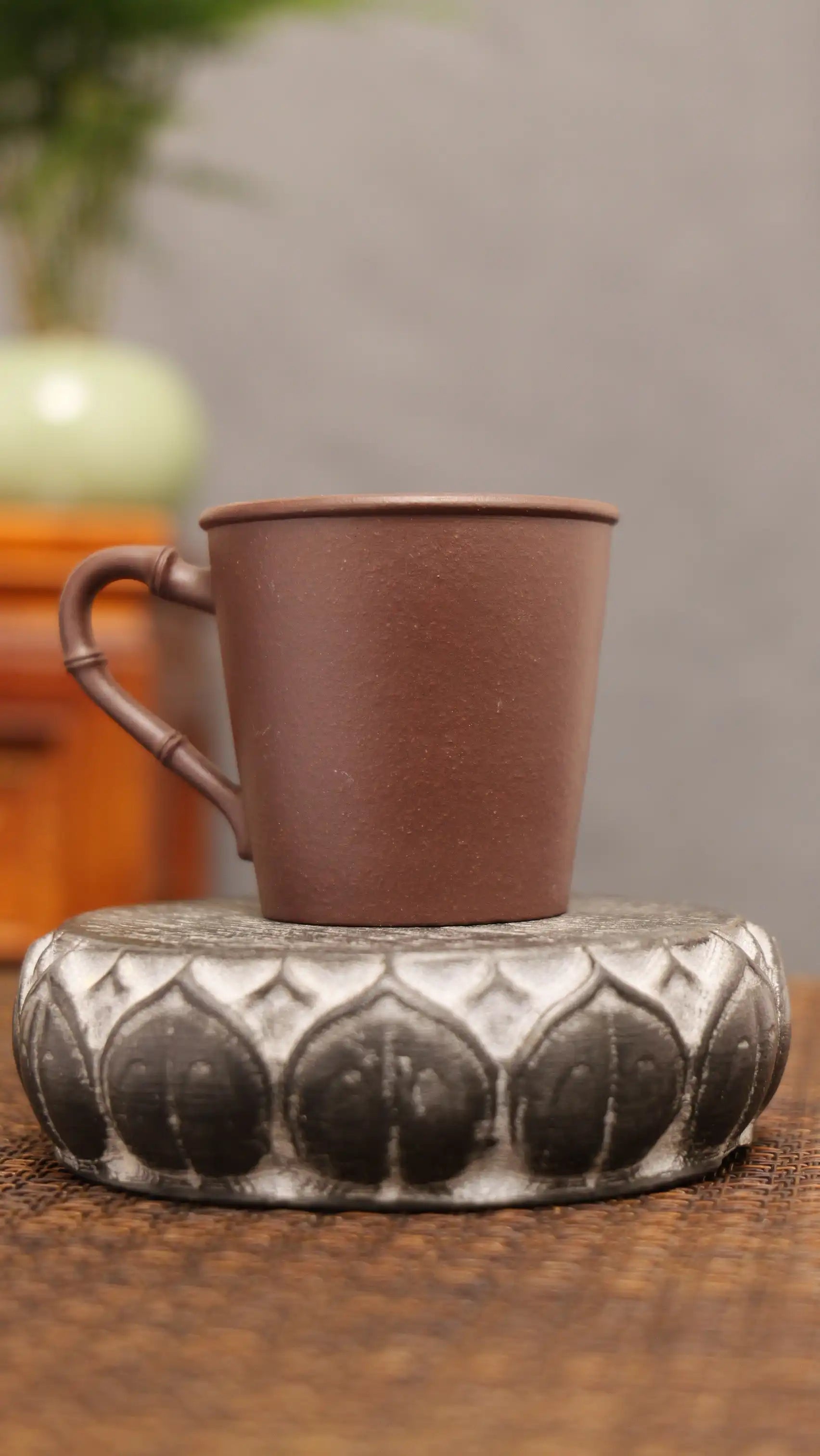Yixing Zisha Handcrafted Zisha Cat Teacup with Bamboo Handle