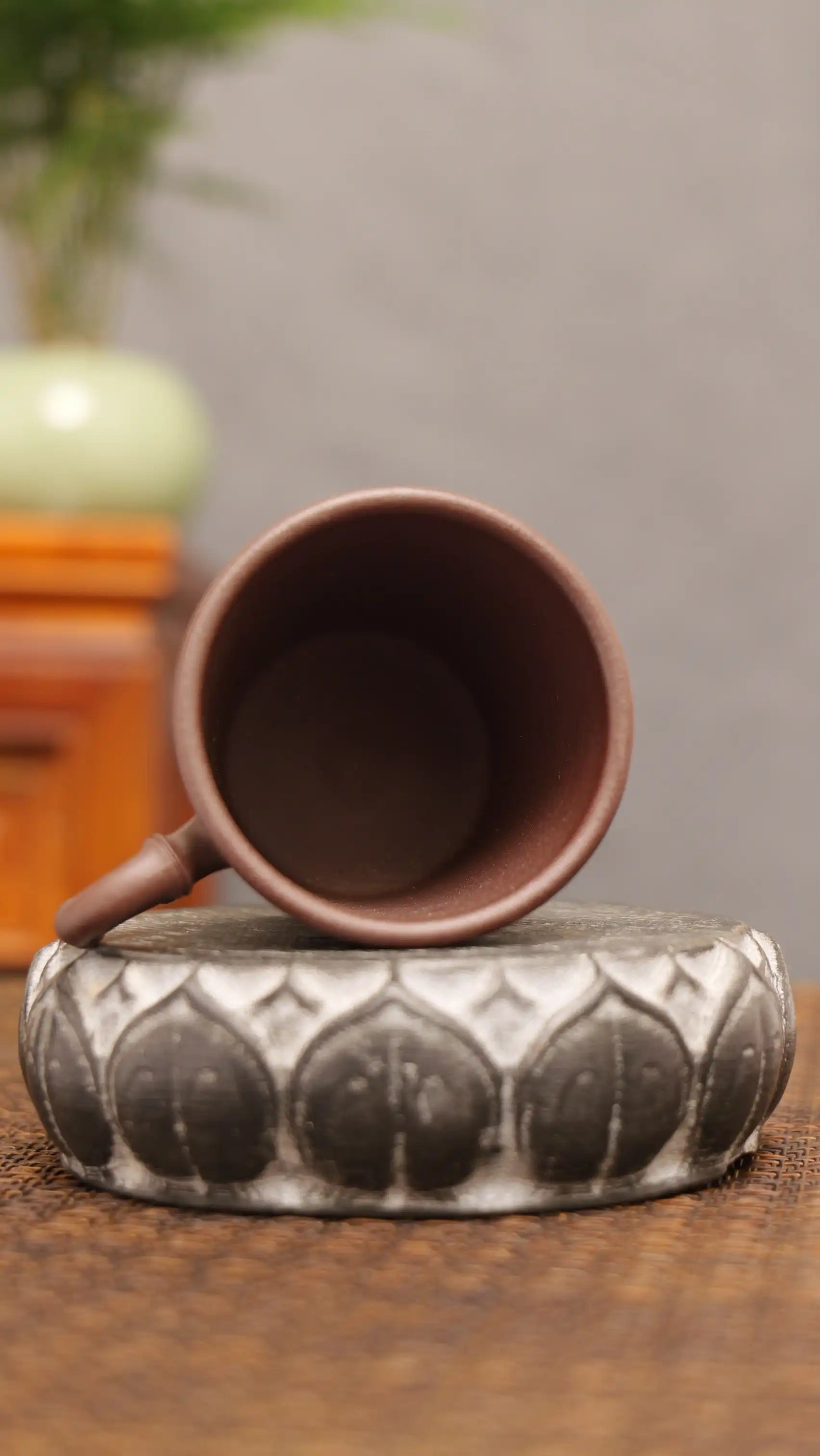 Yixing Zisha Handcrafted Zisha Cat Teacup with Bamboo Handle