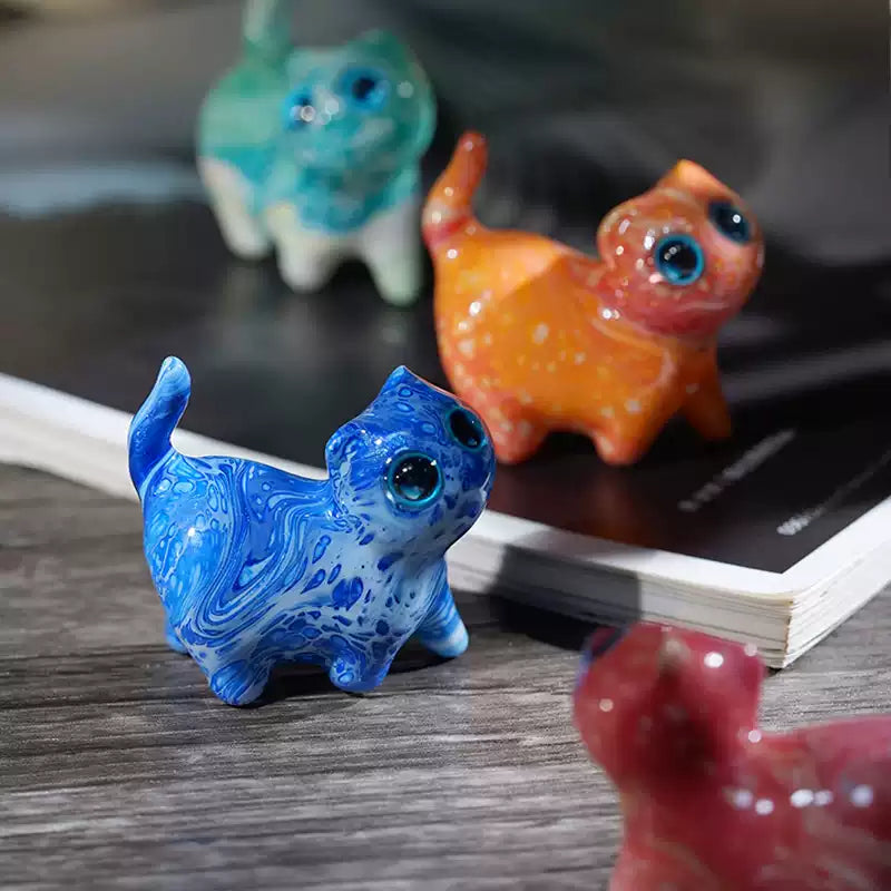 Drift-Lacquer Hand-Painted Cat Figurine