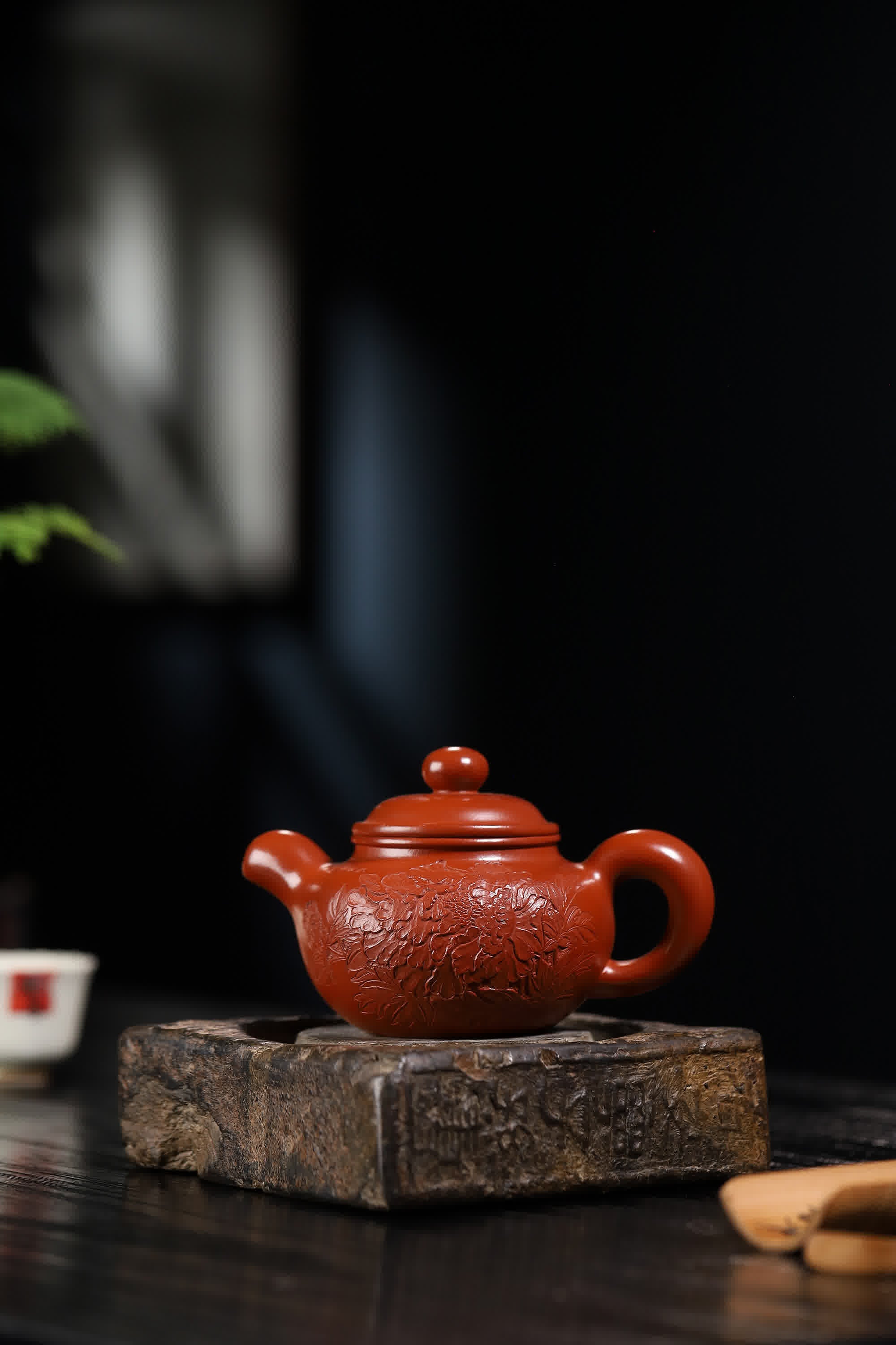 Peony Carving Fully Handmade Zhu Ni 'Dao Hong' Yixing Teapot