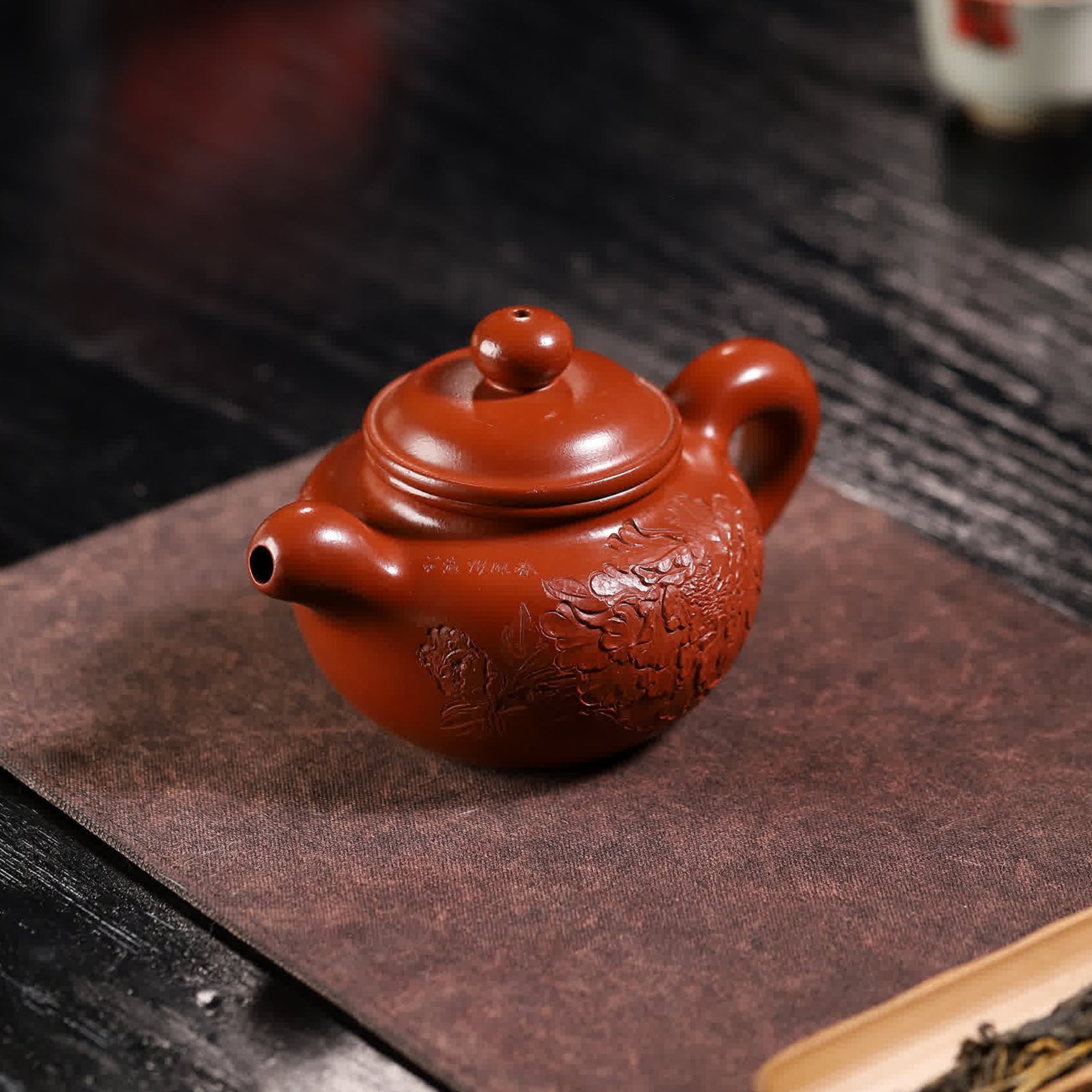 Peony Carving Fully Handmade Zhu Ni 'Dao Hong' Yixing Teapot