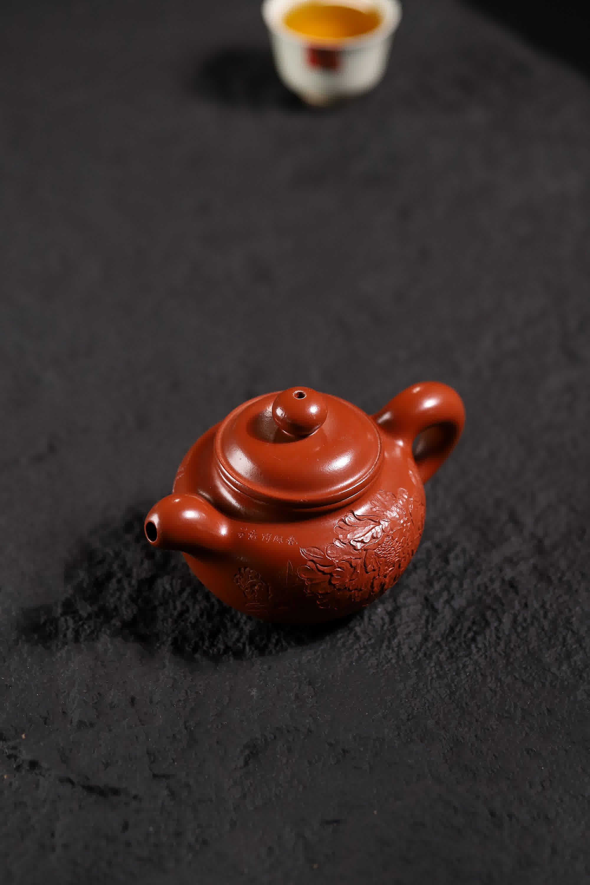 Peony Carving Fully Handmade Zhu Ni 'Dao Hong' Yixing Teapot