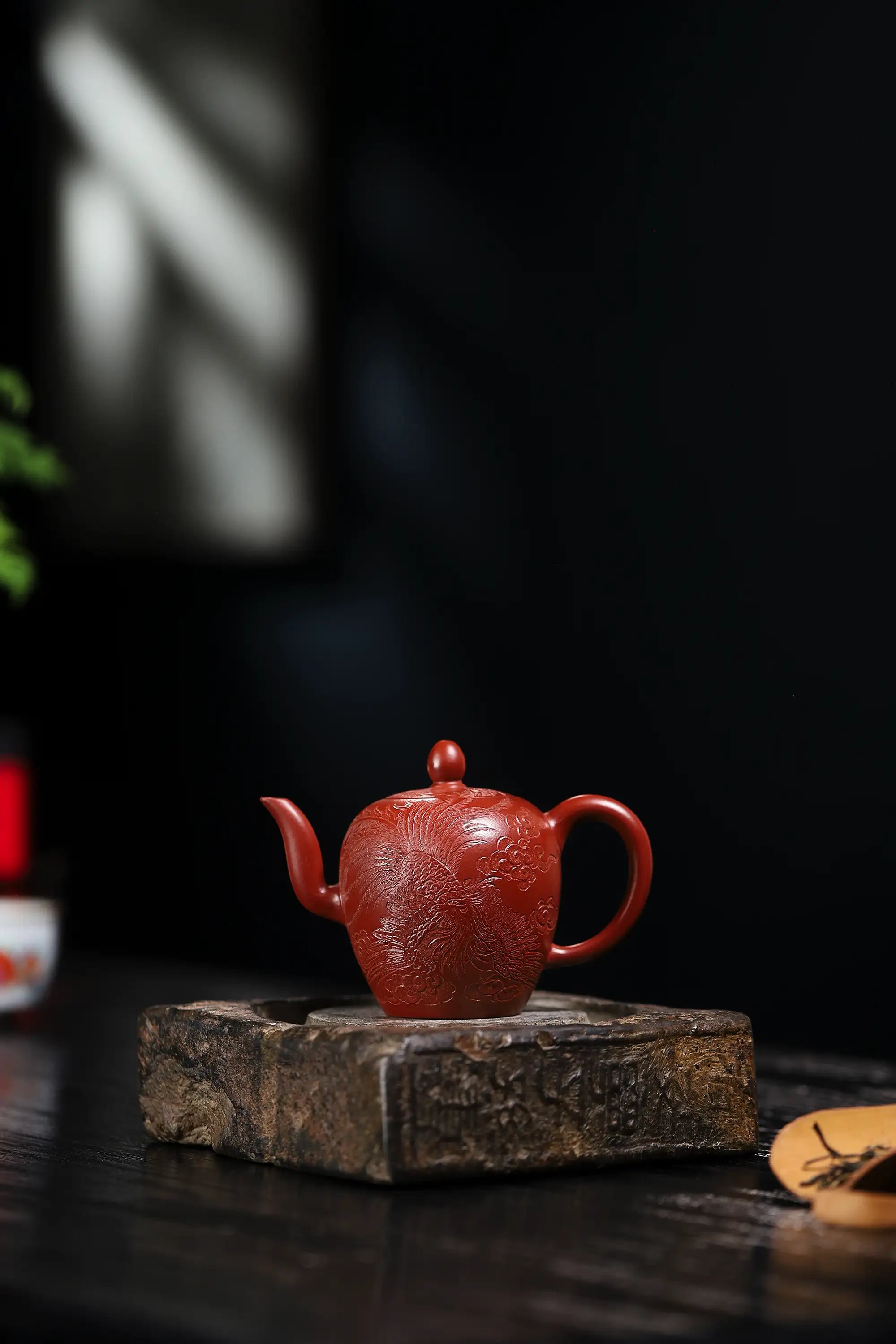 Phoenix Carving Fully Handmade Zhu Ni 'Beauty's Shoulder' Yixing Teapot