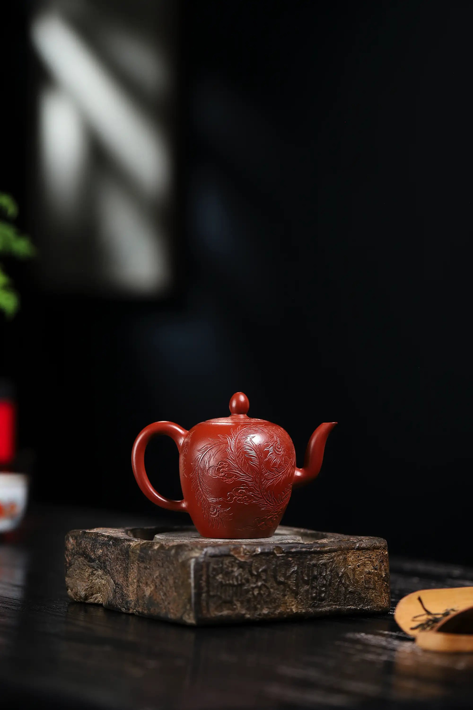 Phoenix Carving Fully Handmade Zhu Ni 'Beauty's Shoulder' Yixing Teapot