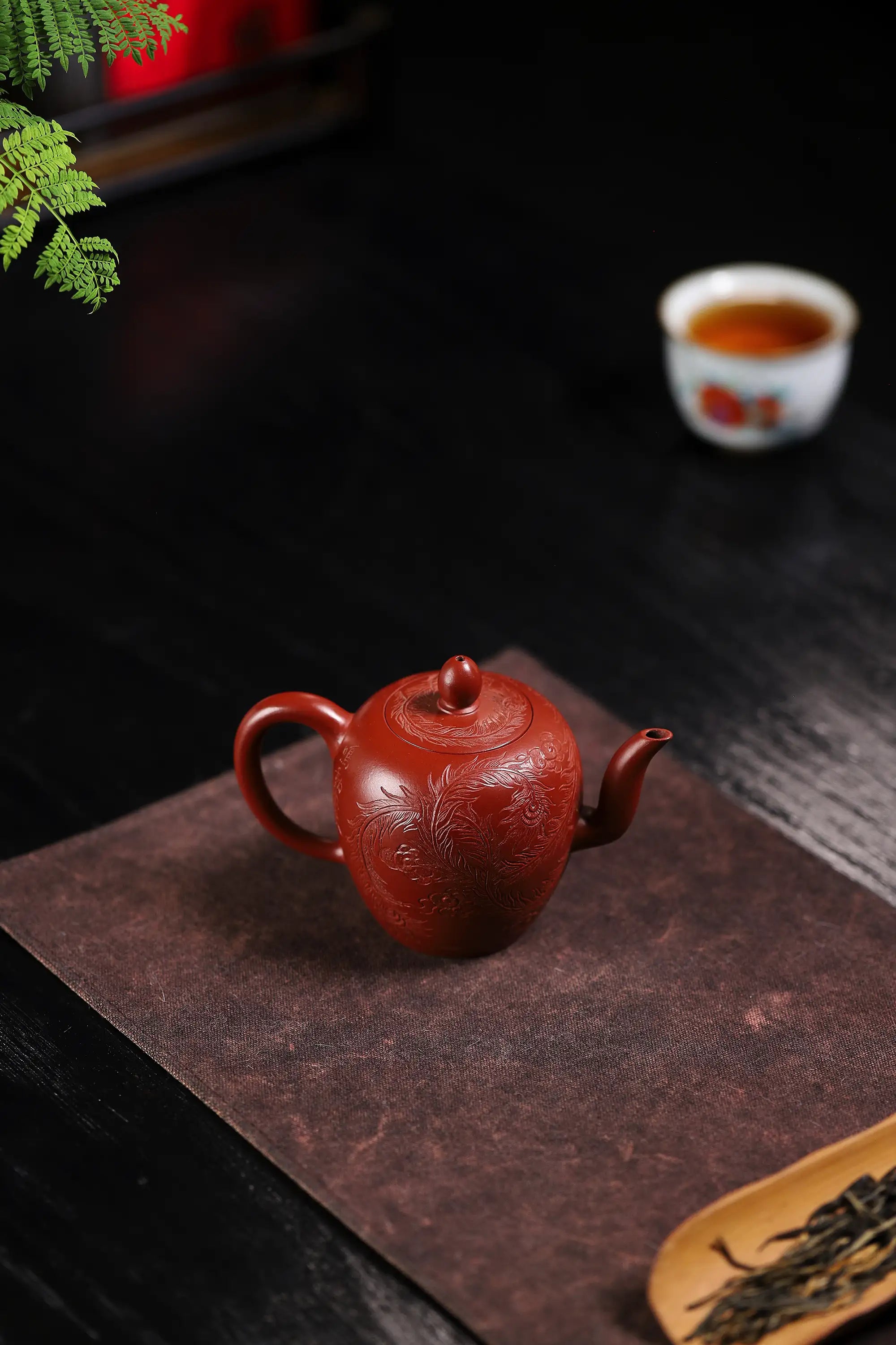 Phoenix Carving Fully Handmade Zhu Ni 'Beauty's Shoulder' Yixing Teapot