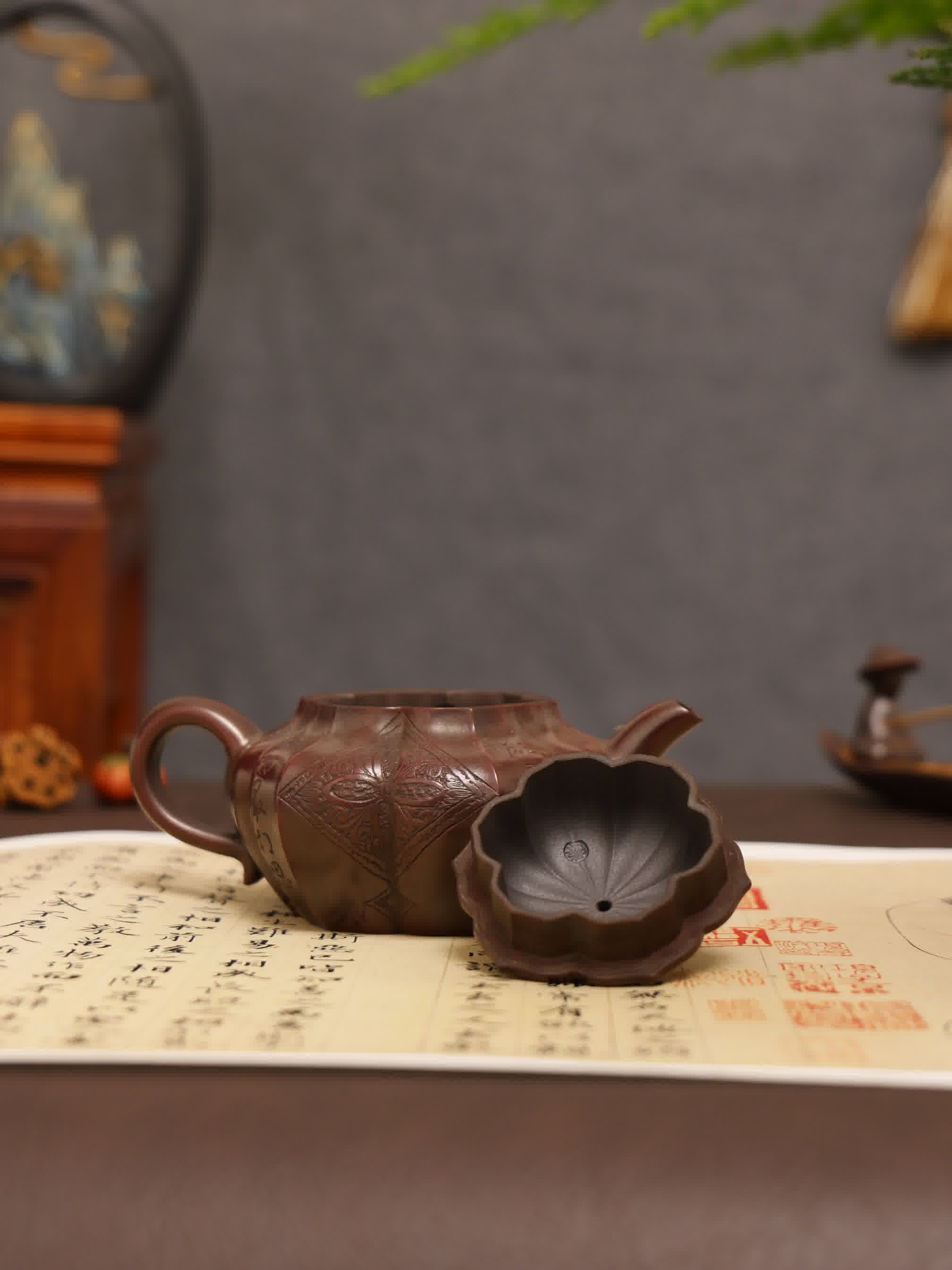 Totem Patterns Fully Handmade Zijinsha-Purple Clay 'Ribbed' Yixing Teapot