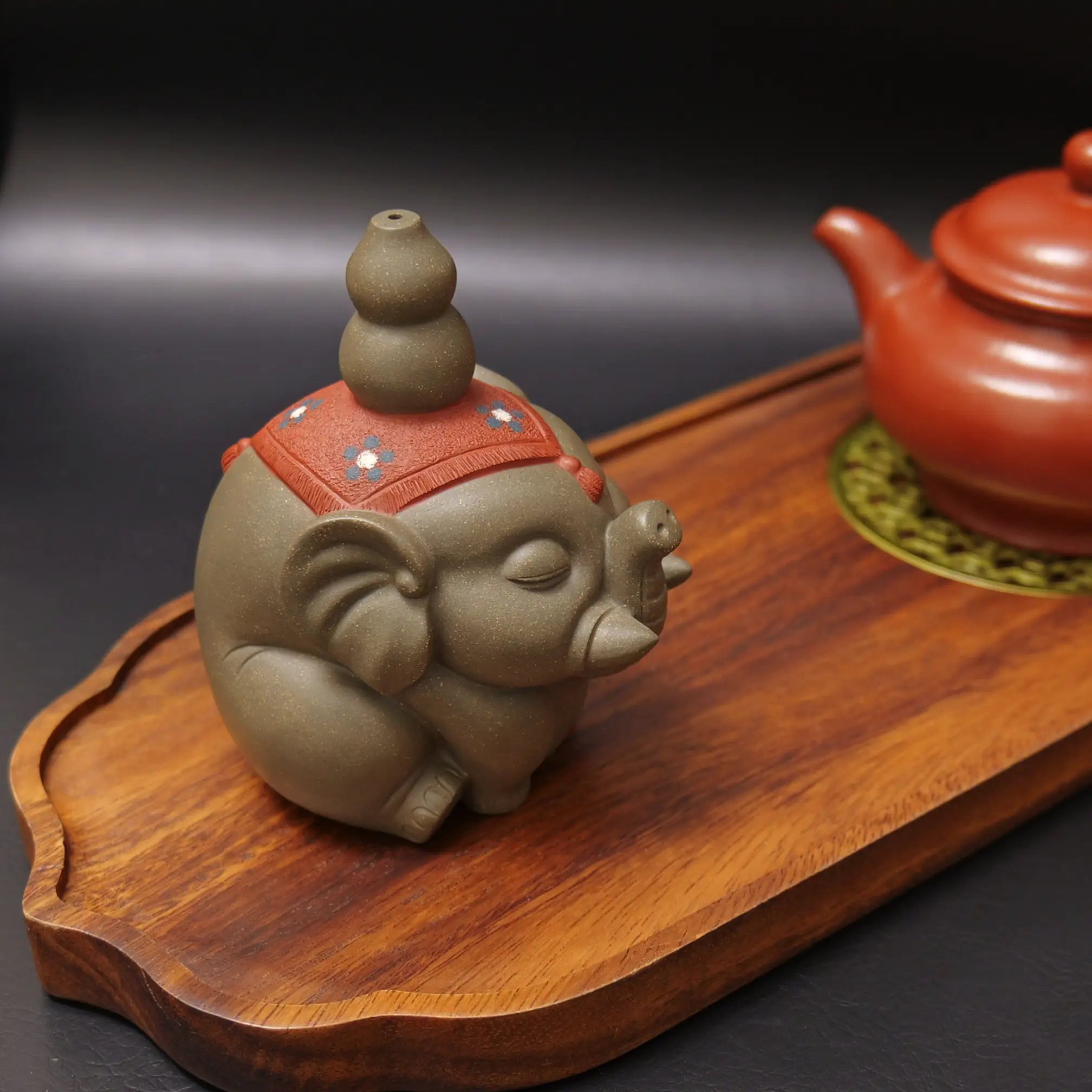 Yixing Handmade Wealth-Attracting Elephant Zisha Tea Pet with Lucky Gourd Decoration
