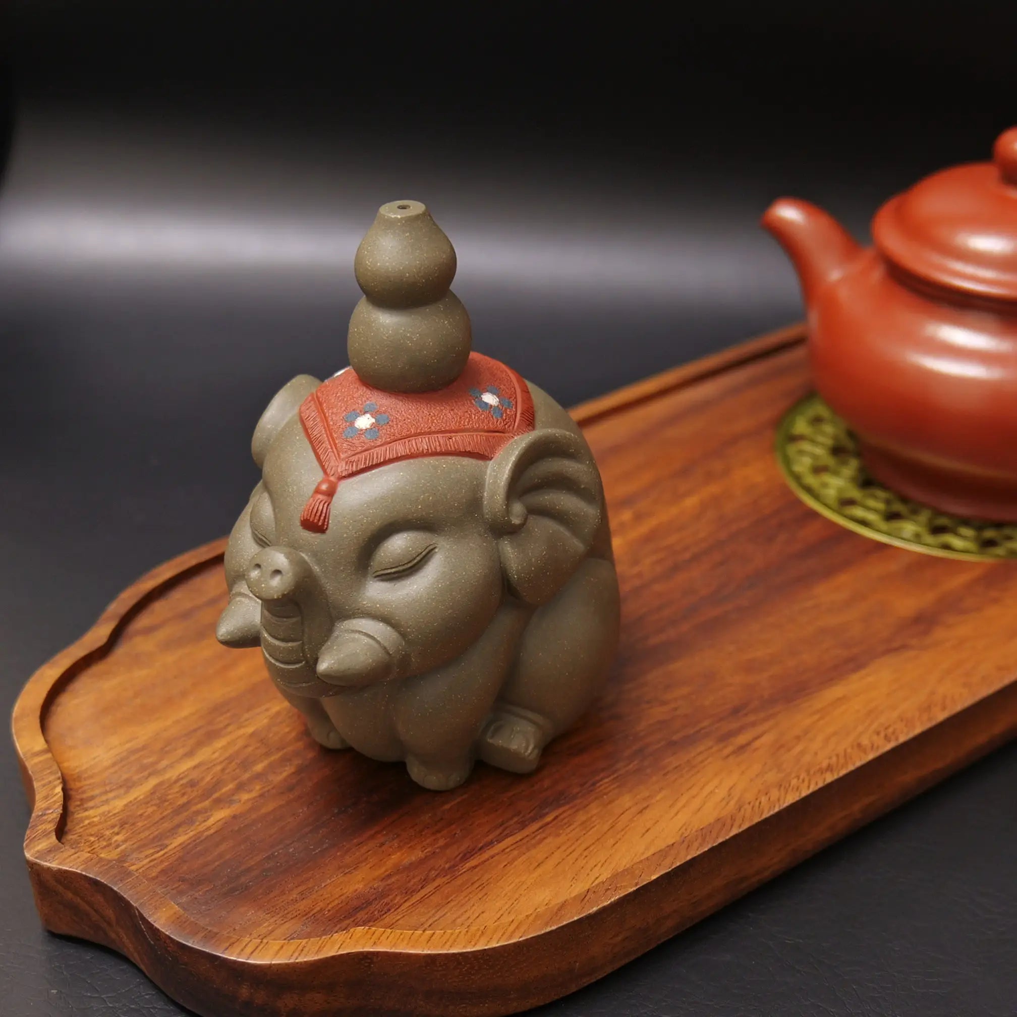 Yixing Handmade Wealth-Attracting Elephant Zisha Tea Pet with Lucky Gourd Decoration