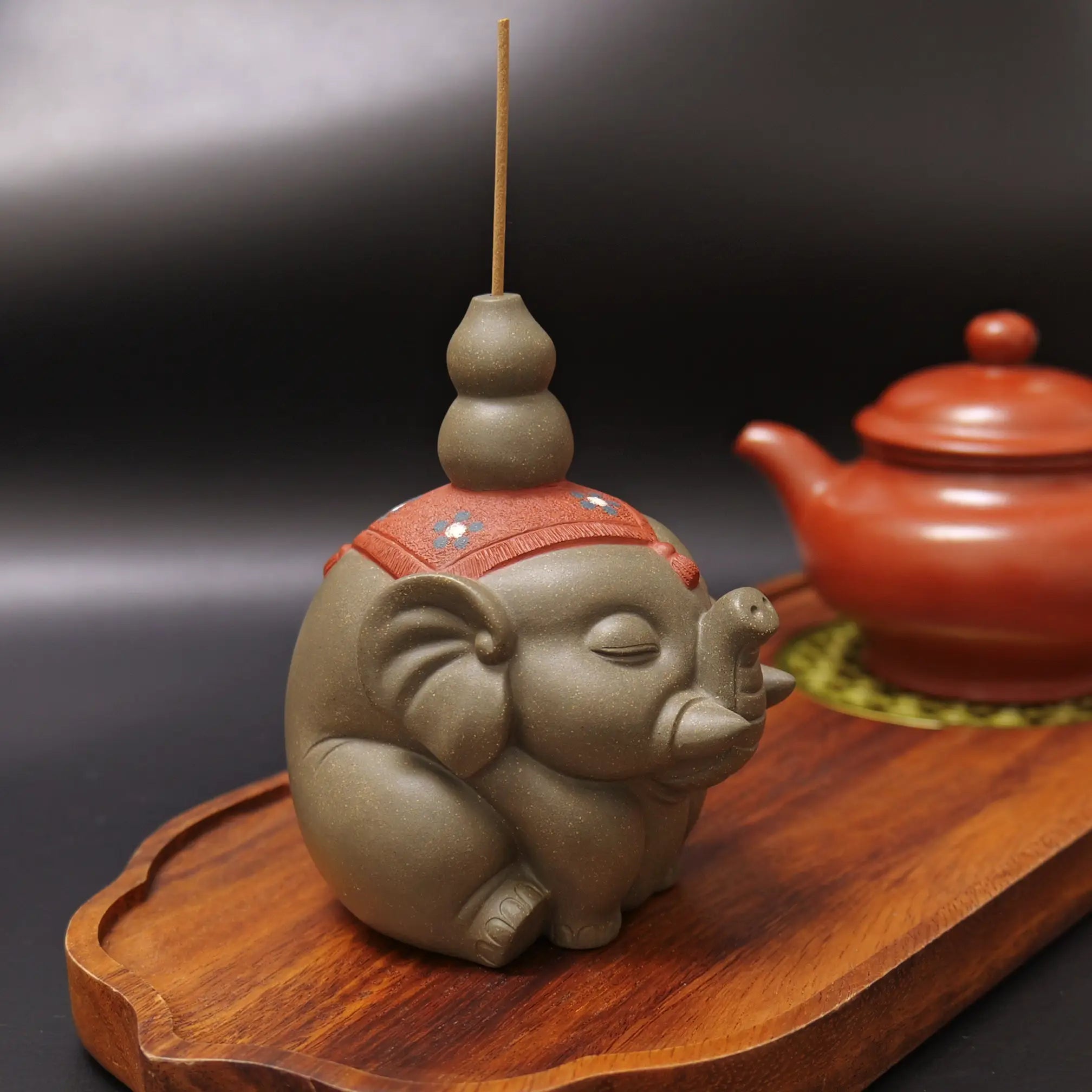 Yixing Handmade Wealth-Attracting Elephant Zisha Tea Pet with Lucky Gourd Decoration