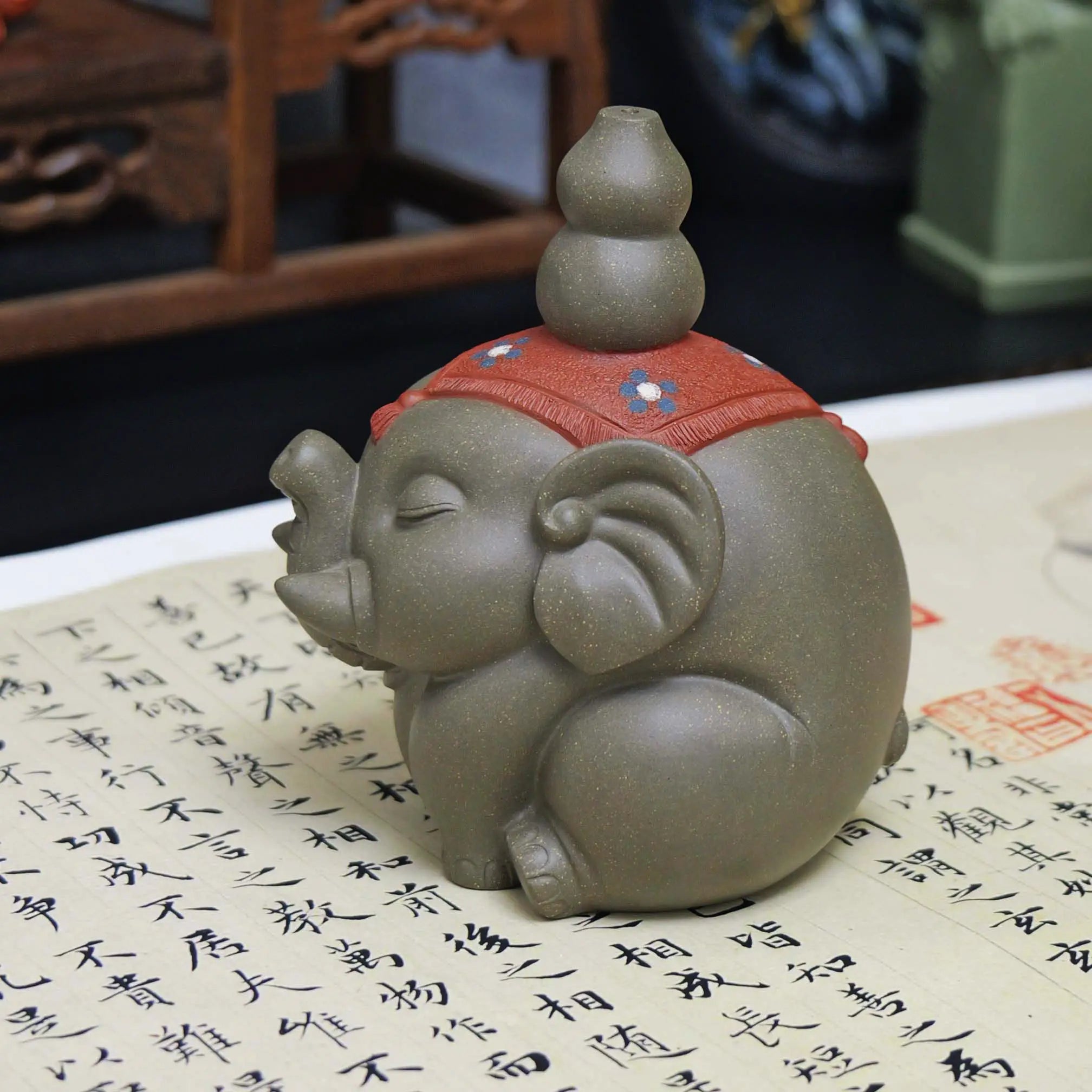 Yixing Handmade Wealth-Attracting Elephant Zisha Tea Pet with Lucky Gourd Decoration