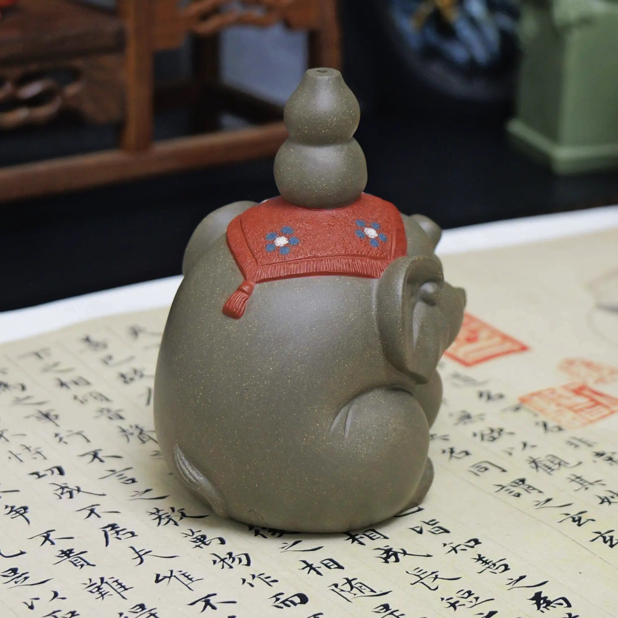 Yixing Handmade Wealth-Attracting Elephant Zisha Tea Pet with Lucky Gourd Decoration