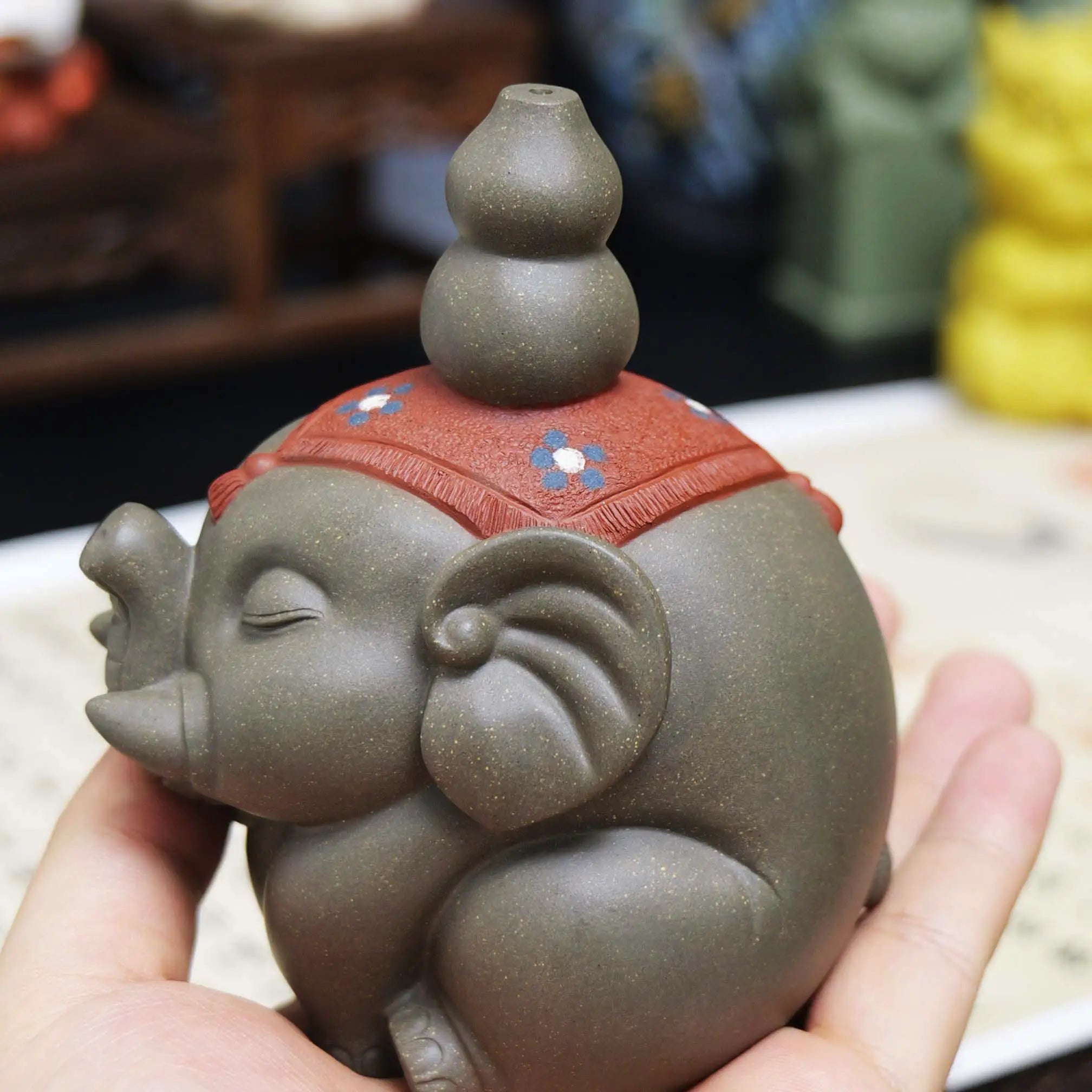 Yixing Handmade Wealth-Attracting Elephant Zisha Tea Pet with Lucky Gourd Decoration