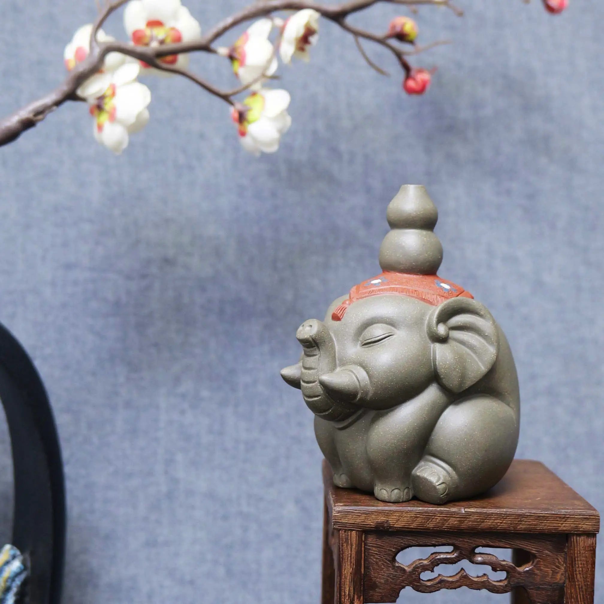 Yixing Handmade Wealth-Attracting Elephant Zisha Tea Pet with Lucky Gourd Decoration