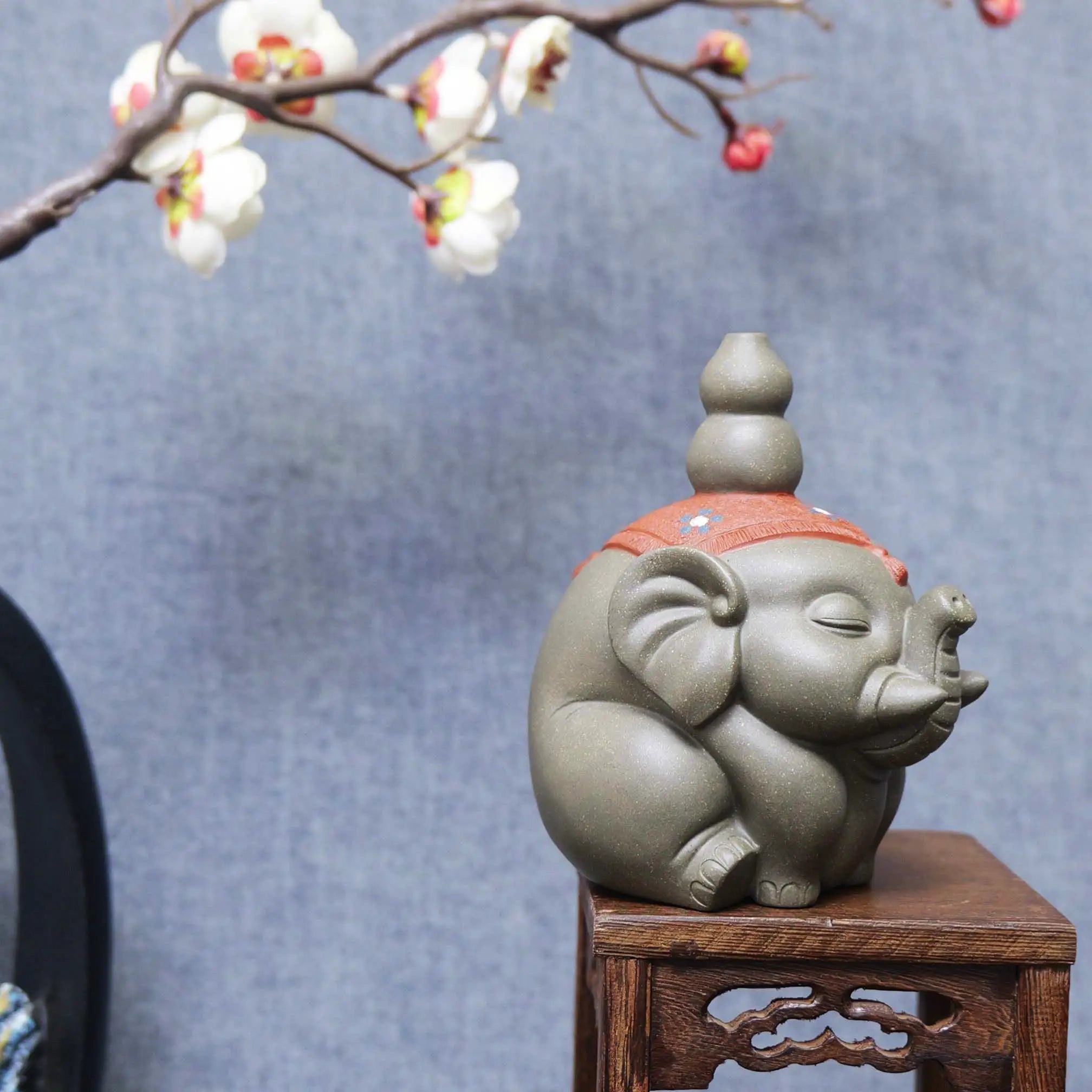Yixing Handmade Wealth-Attracting Elephant Zisha Tea Pet with Lucky Gourd Decoration