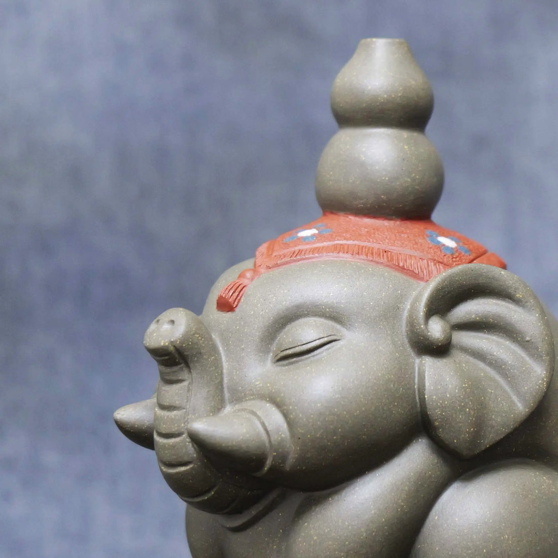 Yixing Handmade Wealth-Attracting Elephant Zisha Tea Pet with Lucky Gourd Decoration