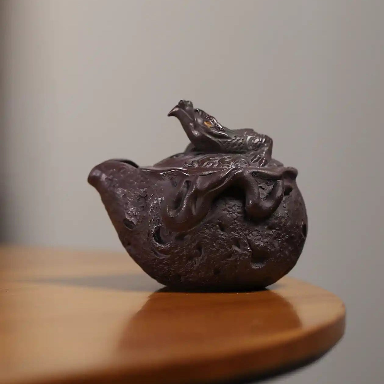Yixing Zisha Handmade Coiled-Dragon Lid Teapot