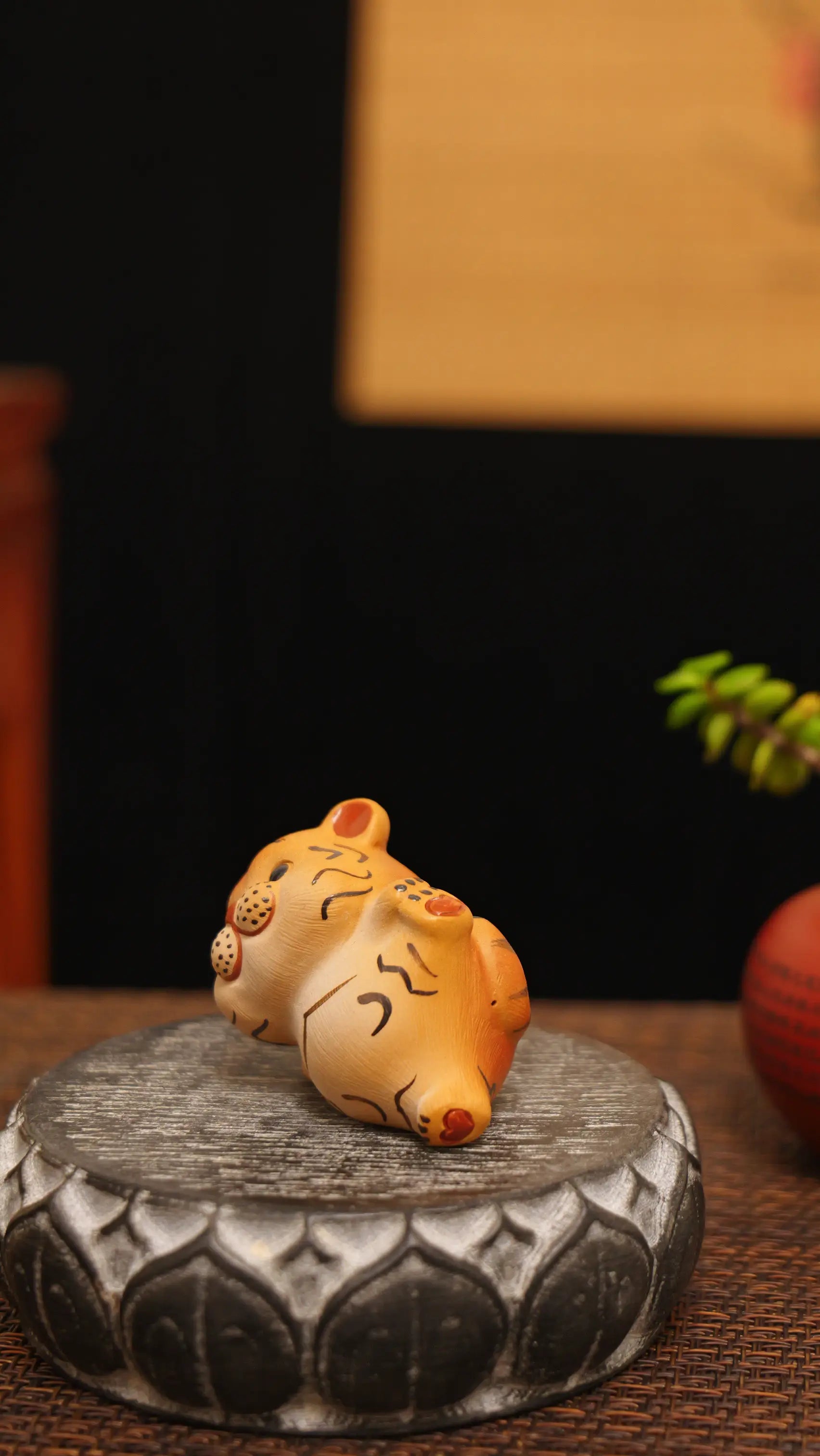 Yixing Zisha Handmade Crouching Tiger Tea Pet (Auspicious Guardian Style)
