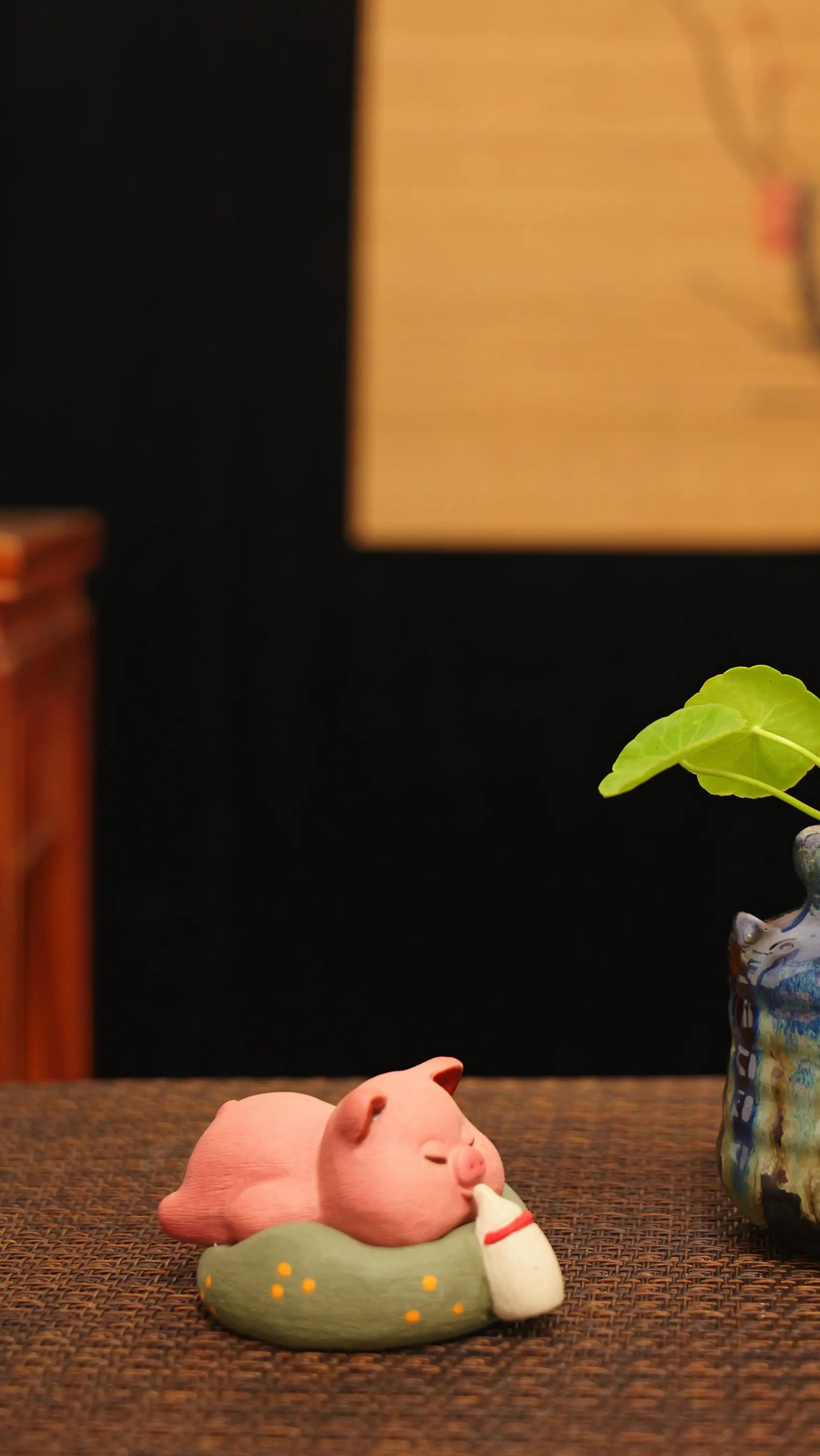 Yixing Zisha Handmade Cute Piglet with Milk Bottle Tea Pet (Lovely Lying-down Style)