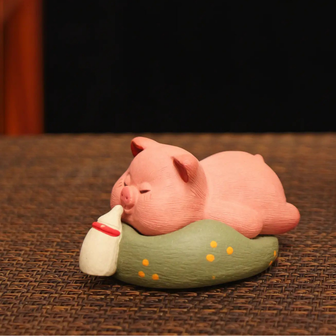 Yixing Zisha Handmade Cute Piglet with Milk Bottle Tea Pet (Lovely Lying-down Style)