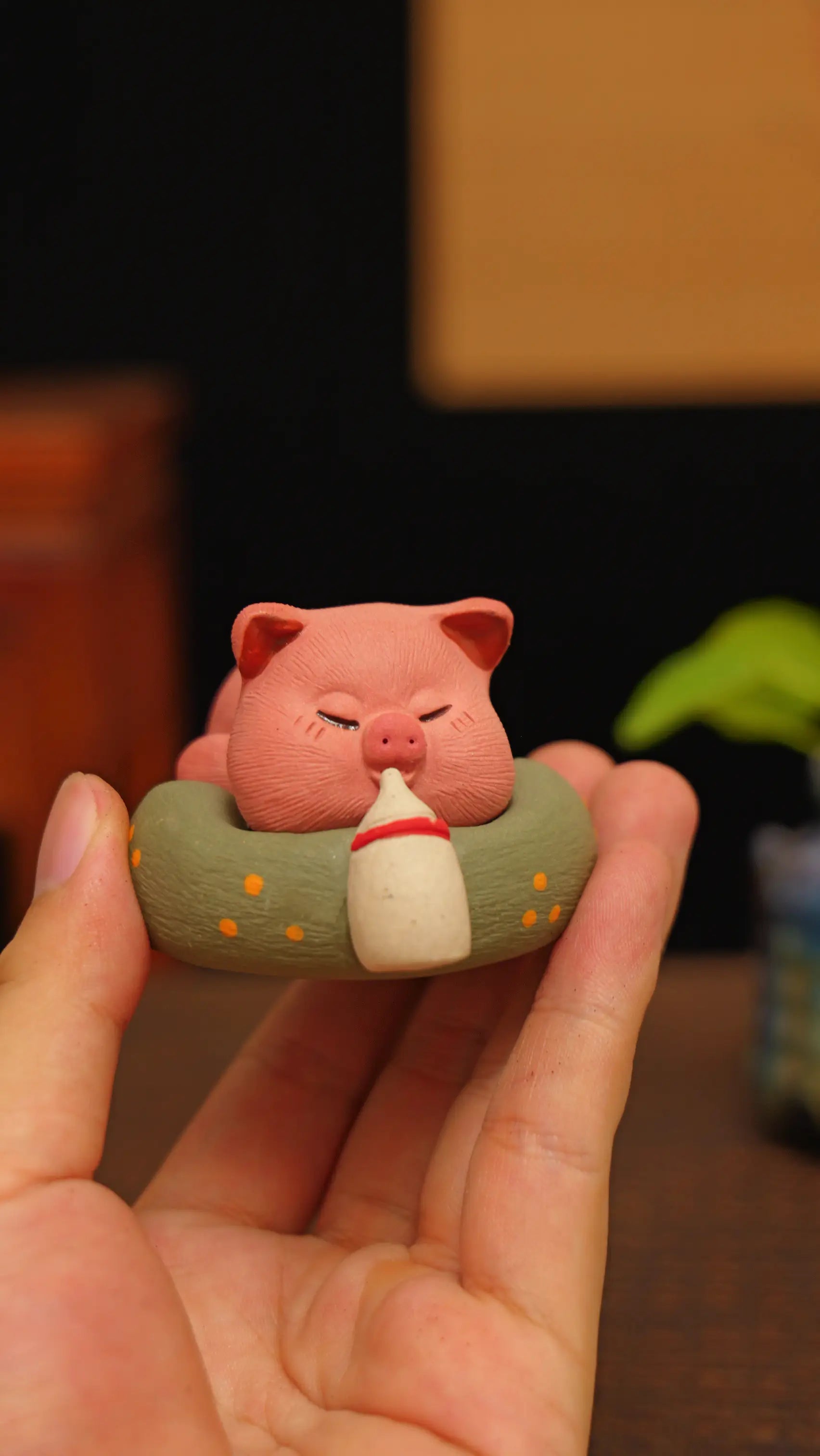 Yixing Zisha Handmade Cute Piglet with Milk Bottle Tea Pet (Lovely Lying-down Style)