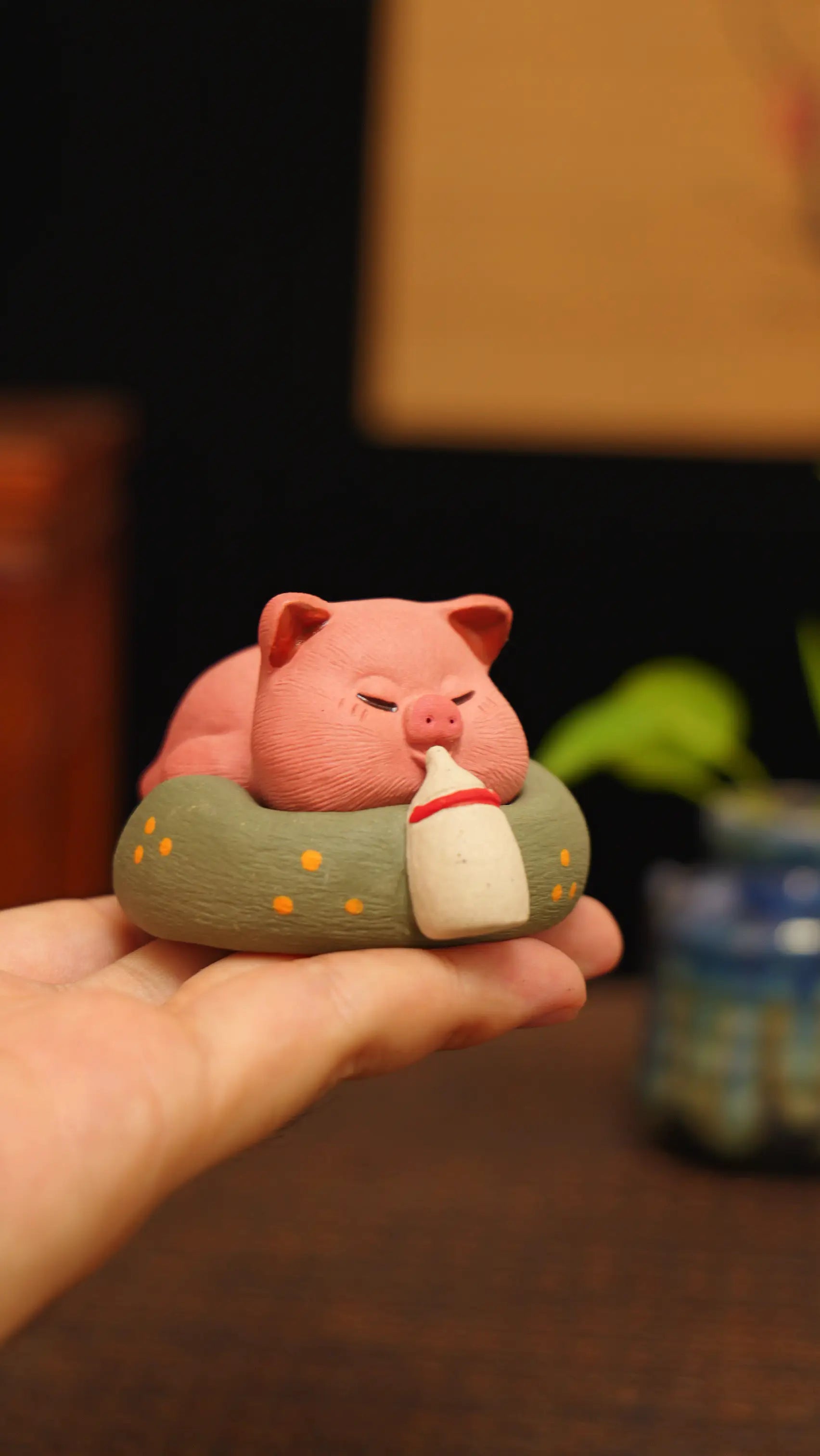 Yixing Zisha Handmade Cute Piglet with Milk Bottle Tea Pet (Lovely Lying-down Style)