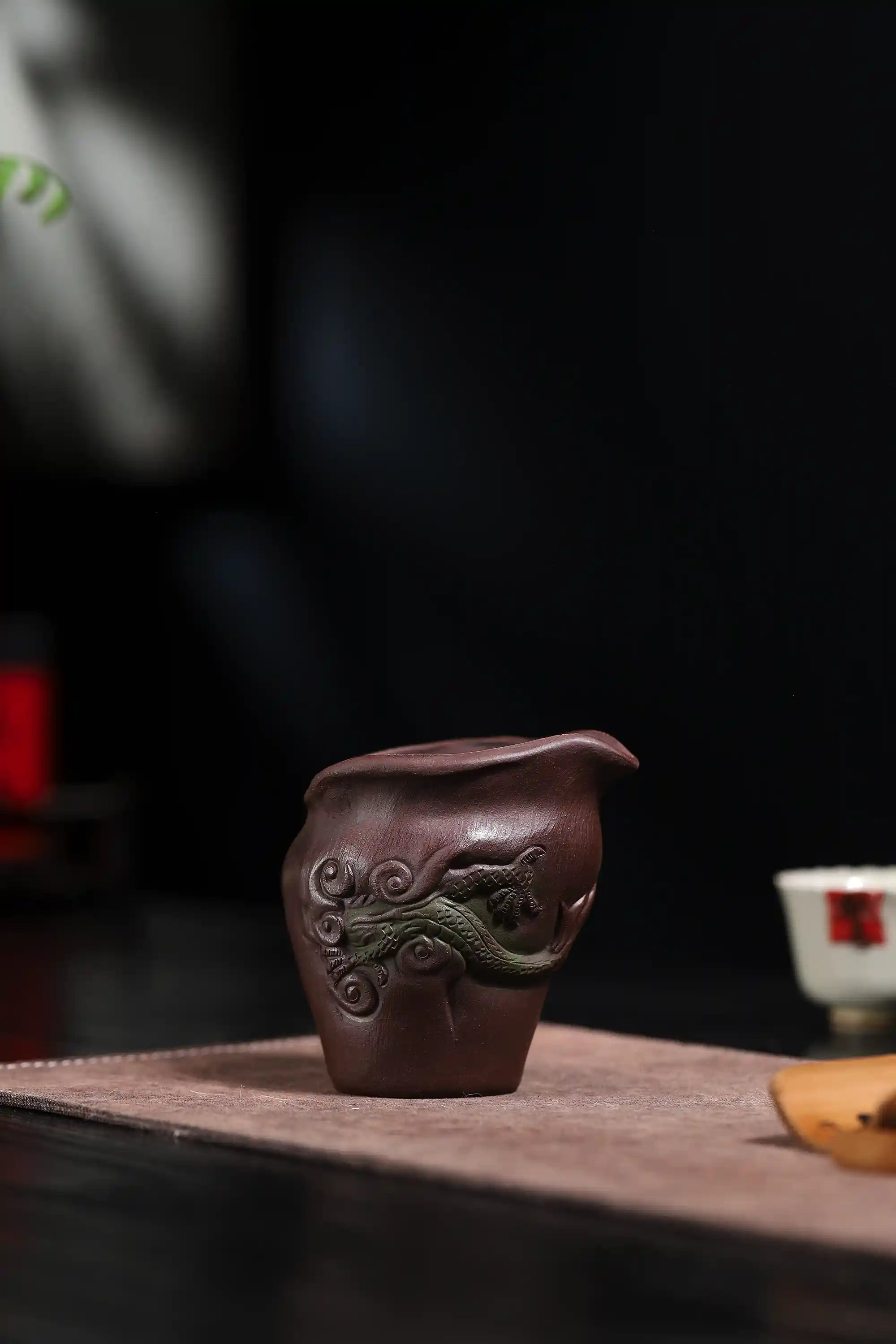 Yixing Zisha Handmade Dragon-Patterned Teacup