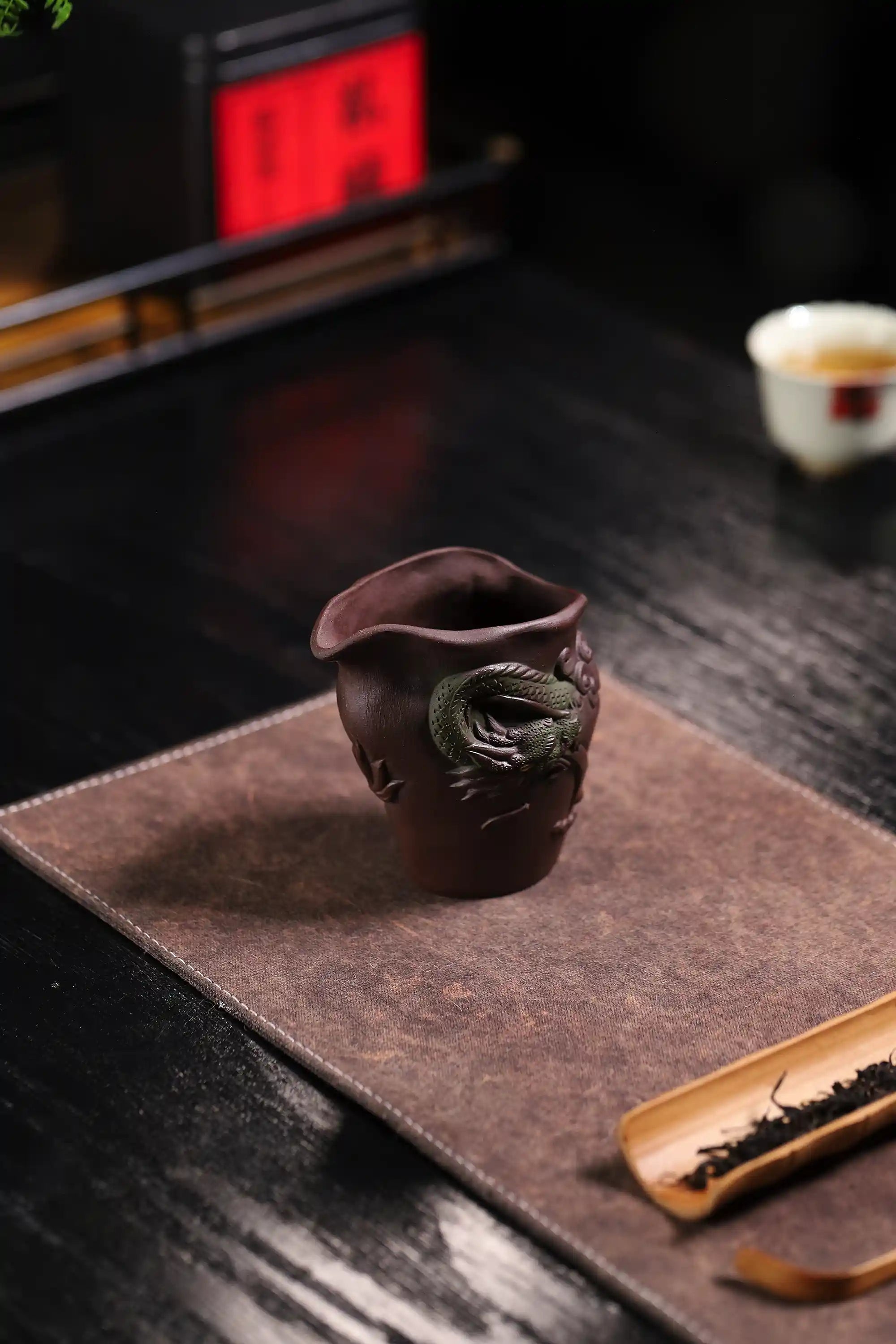 Yixing Zisha Handmade Dragon-Patterned Teacup