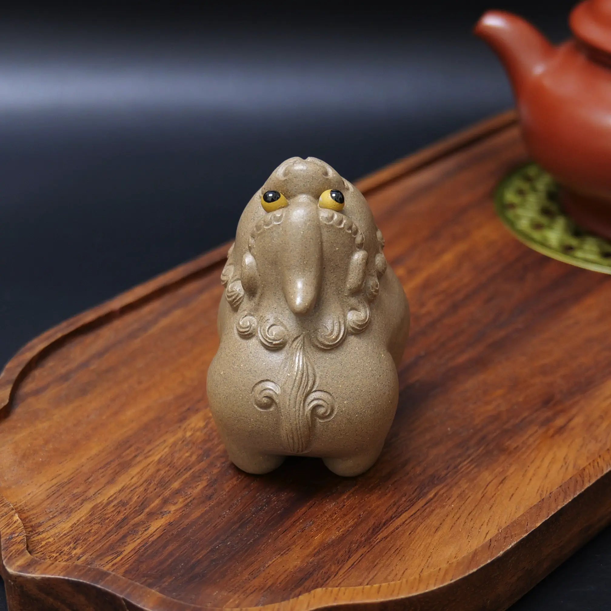 Yixing Zisha Handmade Gray Skyward Lion Tea Pet (Auspicious Guardian Style)