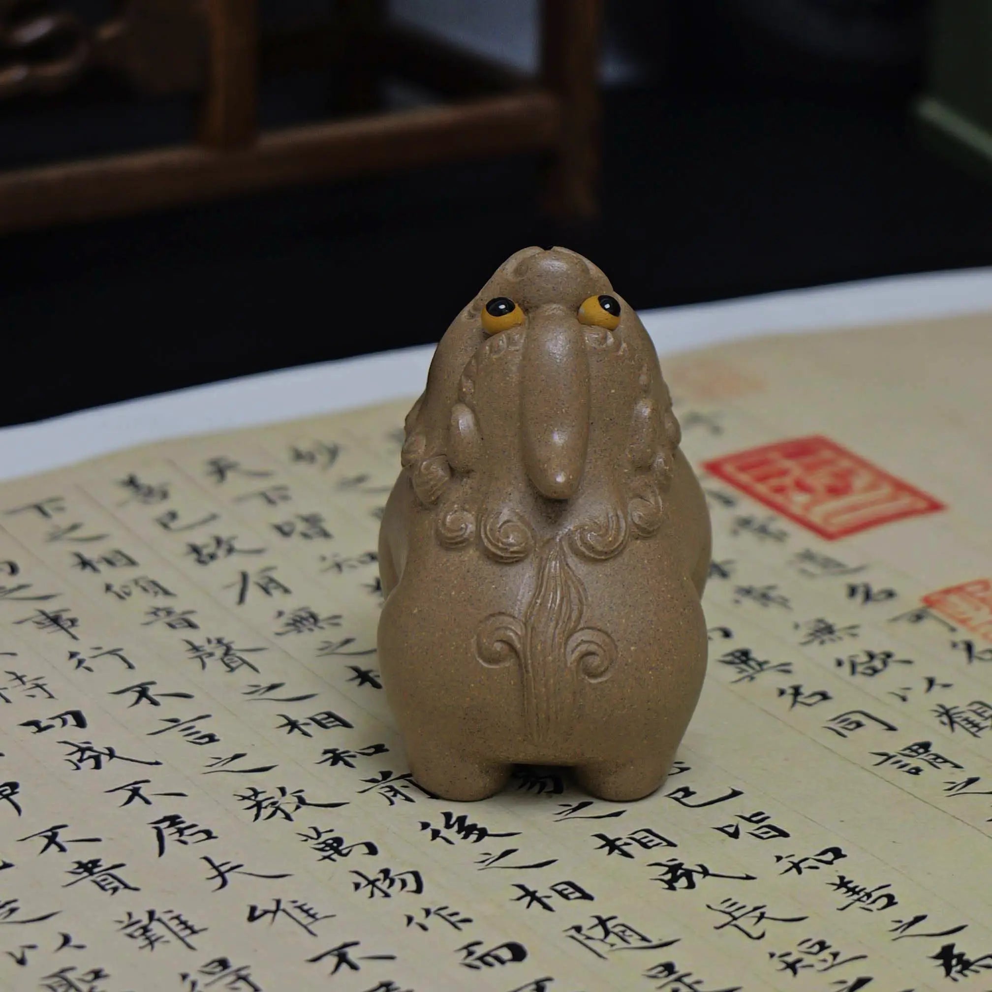 Yixing Zisha Handmade Gray Skyward Lion Tea Pet (Auspicious Guardian Style)