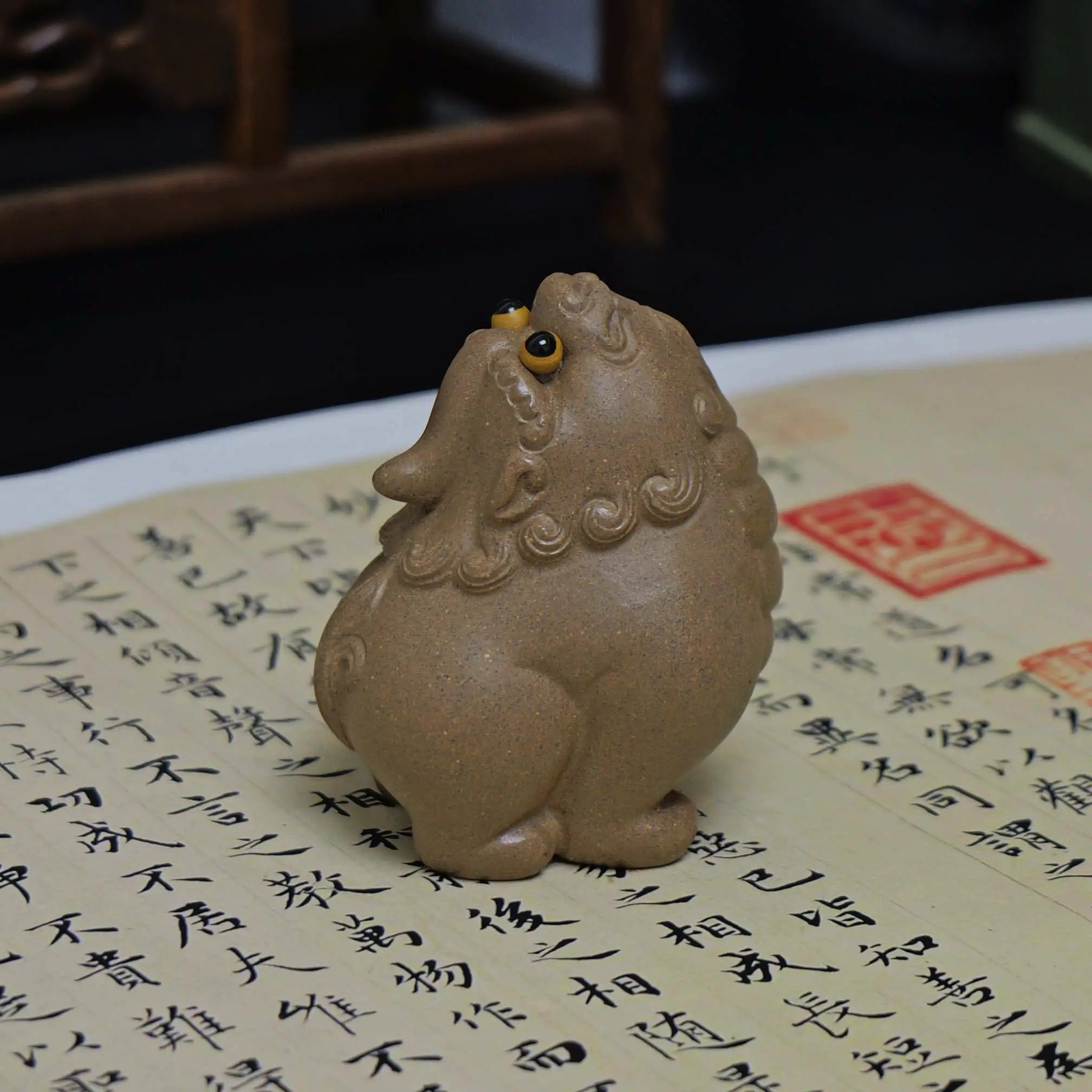 Yixing Zisha Handmade Gray Skyward Lion Tea Pet (Auspicious Guardian Style)
