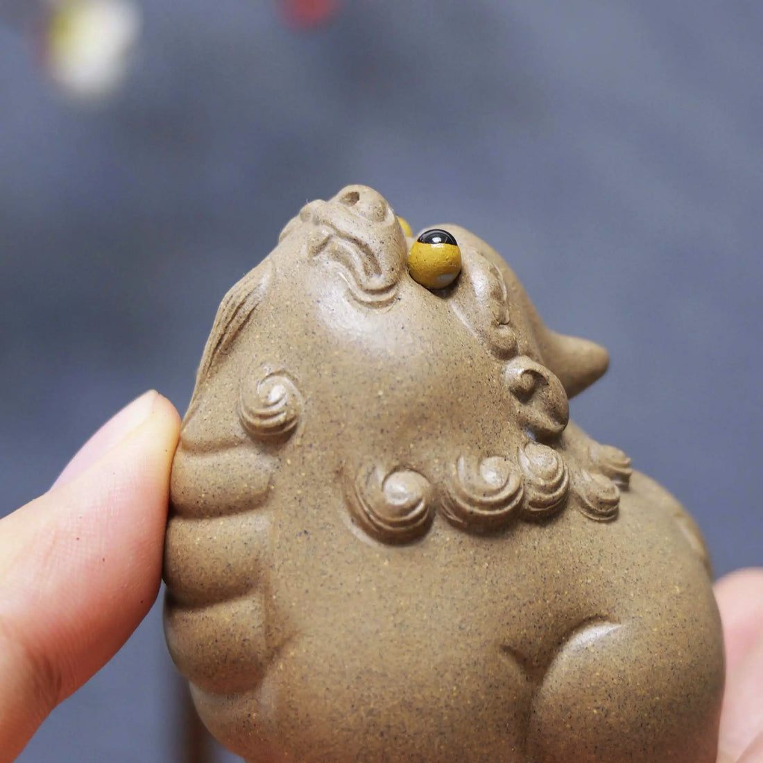 Yixing Zisha Handmade Gray Skyward Lion Tea Pet (Auspicious Guardian Style)